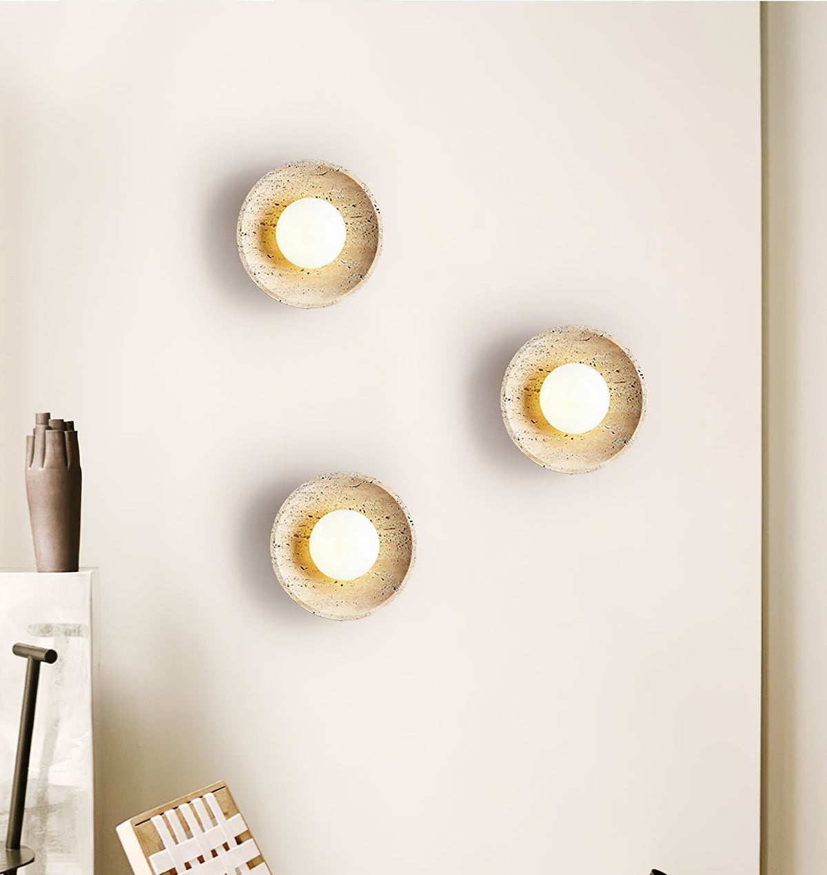 Tavik Bowl-Frame Travertine Wandleuchte