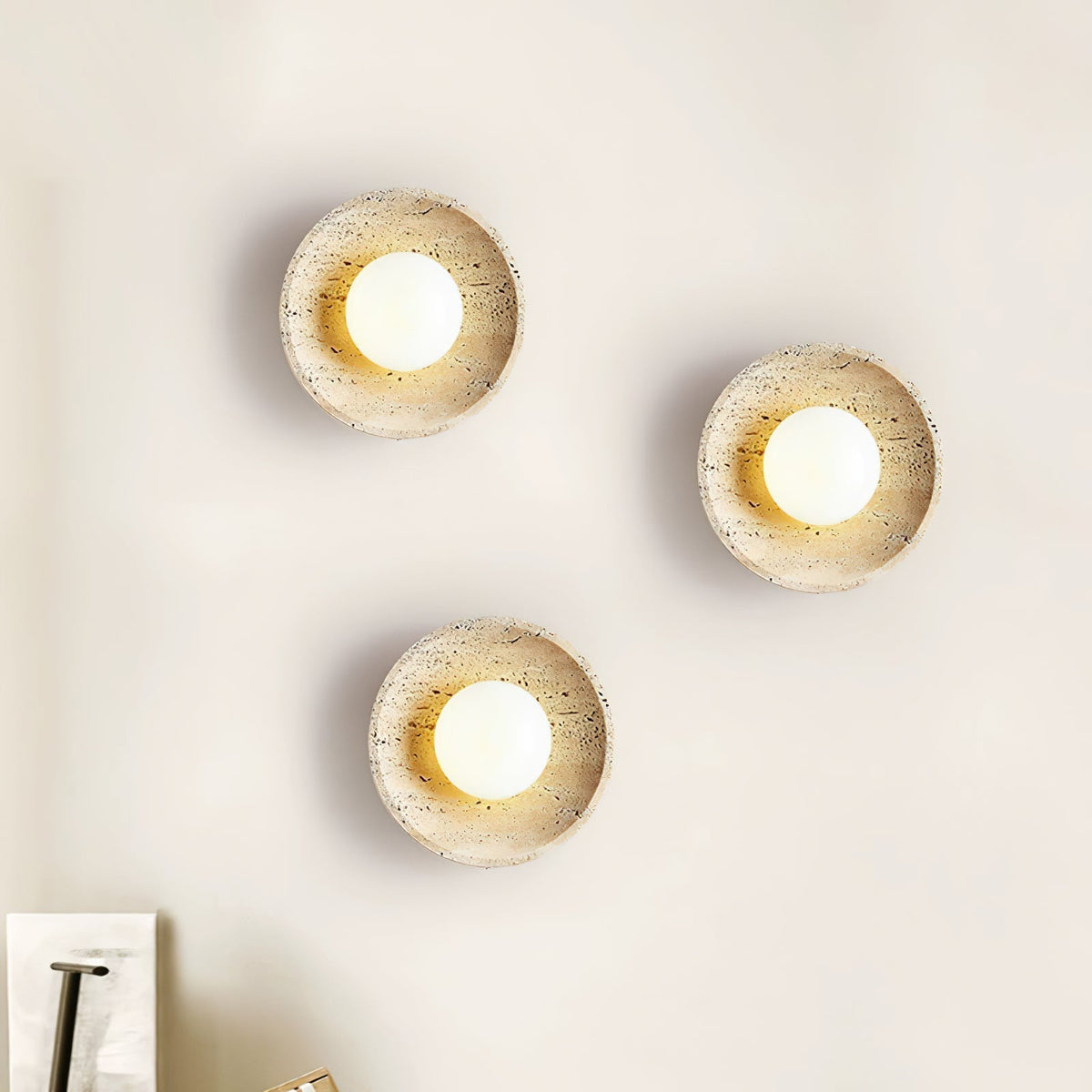 Tavik Bowl-Frame Travertine Wandleuchte