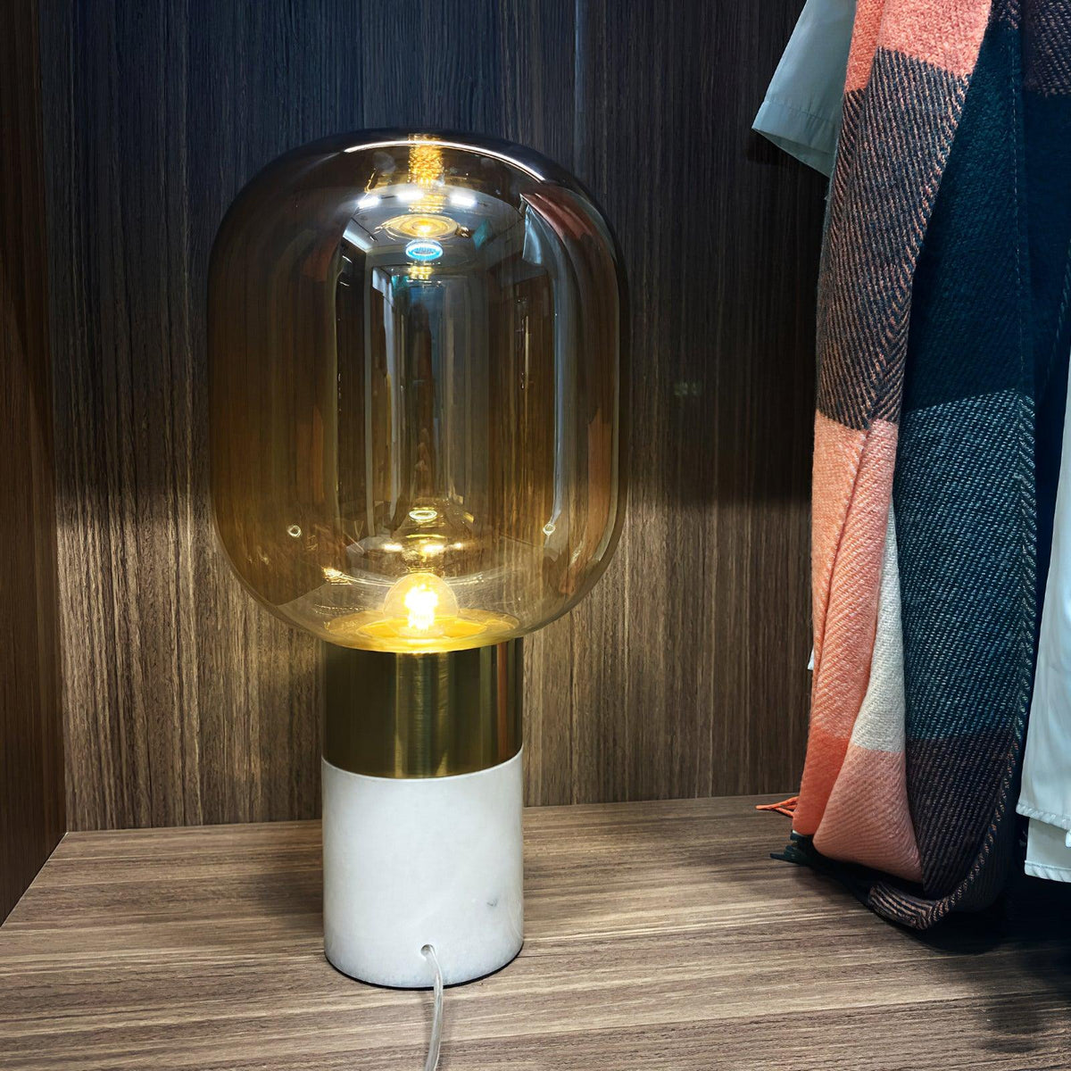 Aurdoren Minimalistische Tischleuchte aus Marmor mit Glas