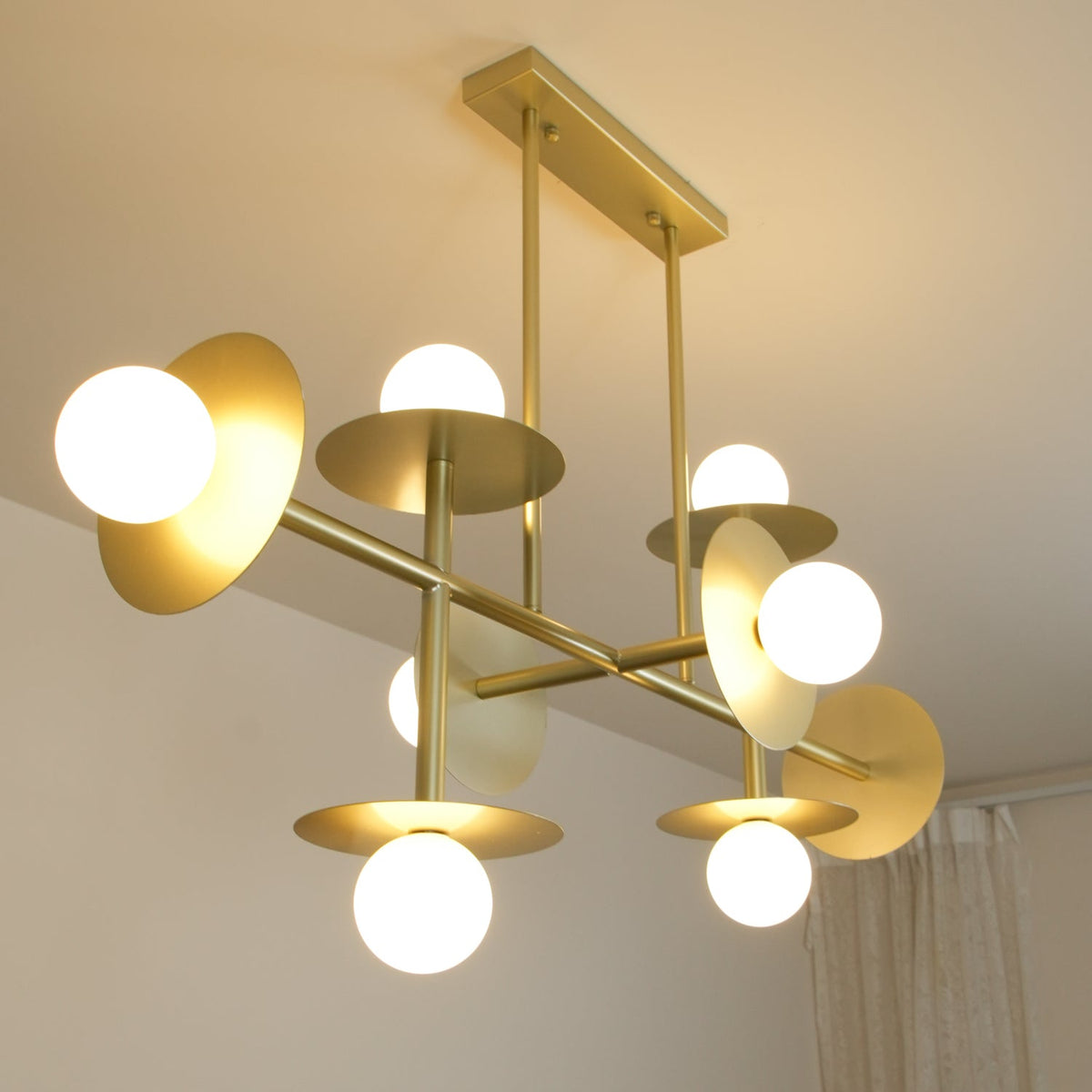 Celiissa Strada Kronleuchter aus Messing und Glas in geometrischer Form