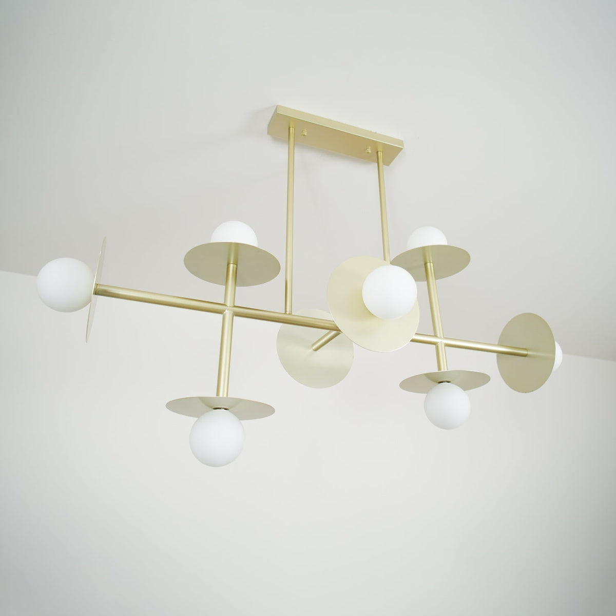 Celiissa Strada Kronleuchter aus Messing und Glas in geometrischer Form