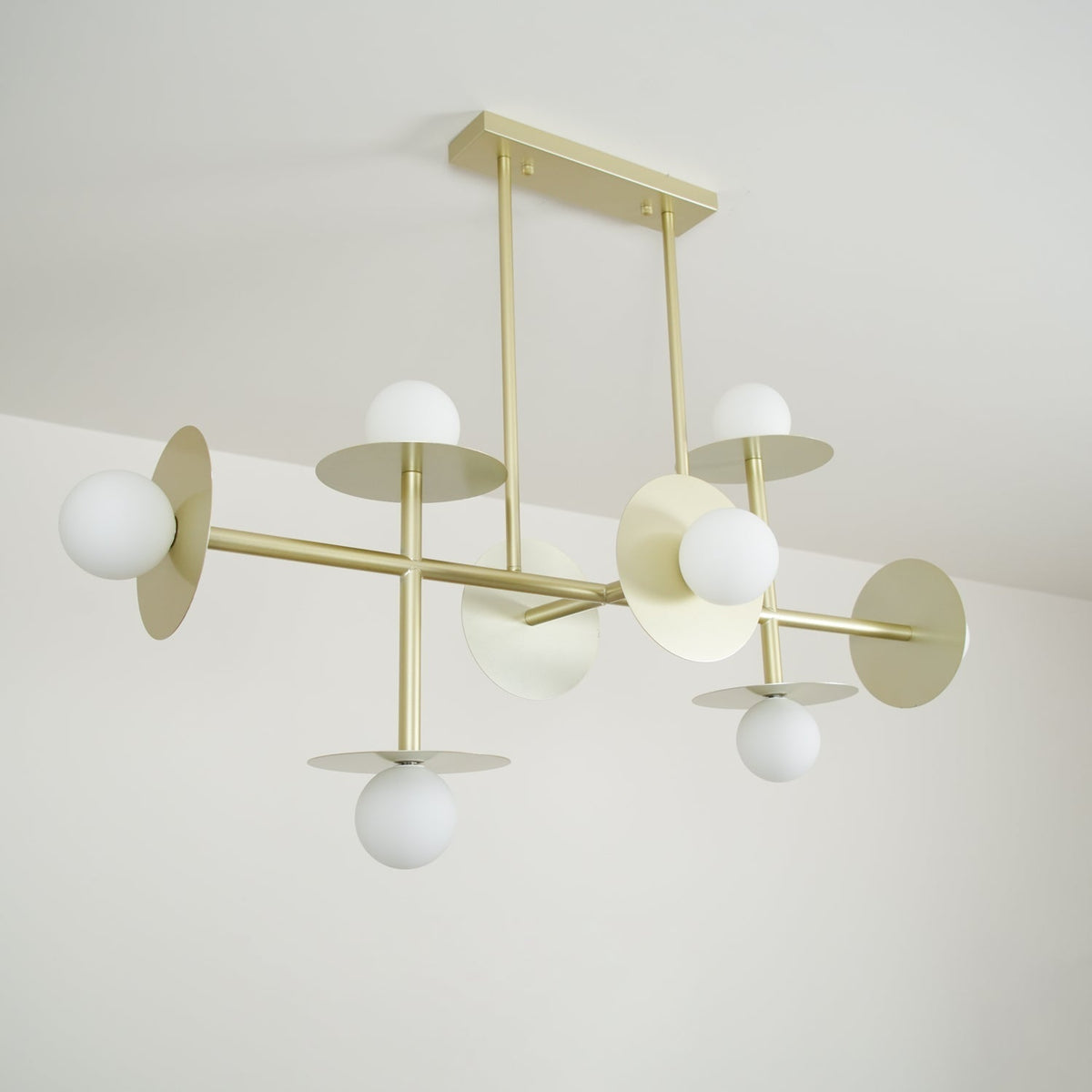 Celiissa Strada Kronleuchter aus Messing und Glas in geometrischer Form