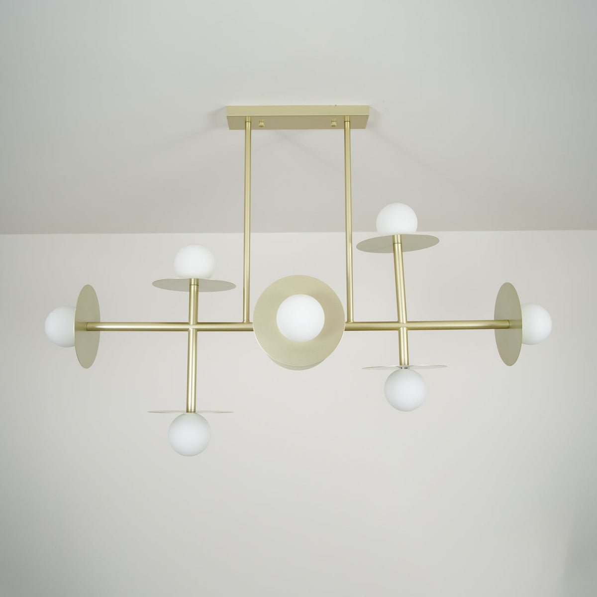 Celiissa Strada Kronleuchter aus Messing und Glas in geometrischer Form