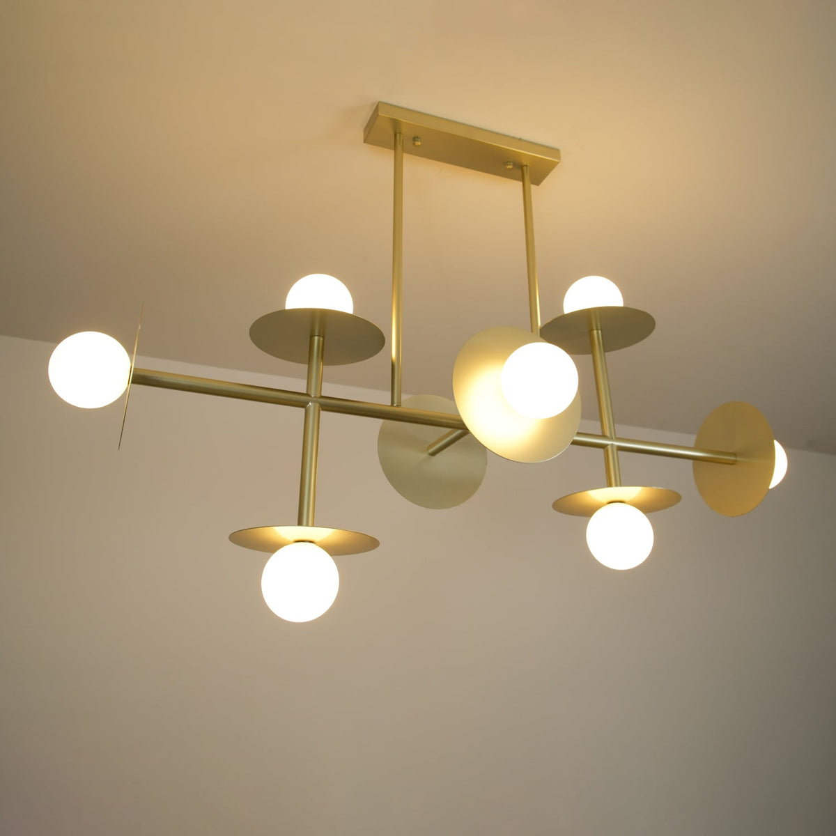 Celiissa Strada Kronleuchter aus Messing und Glas in geometrischer Form