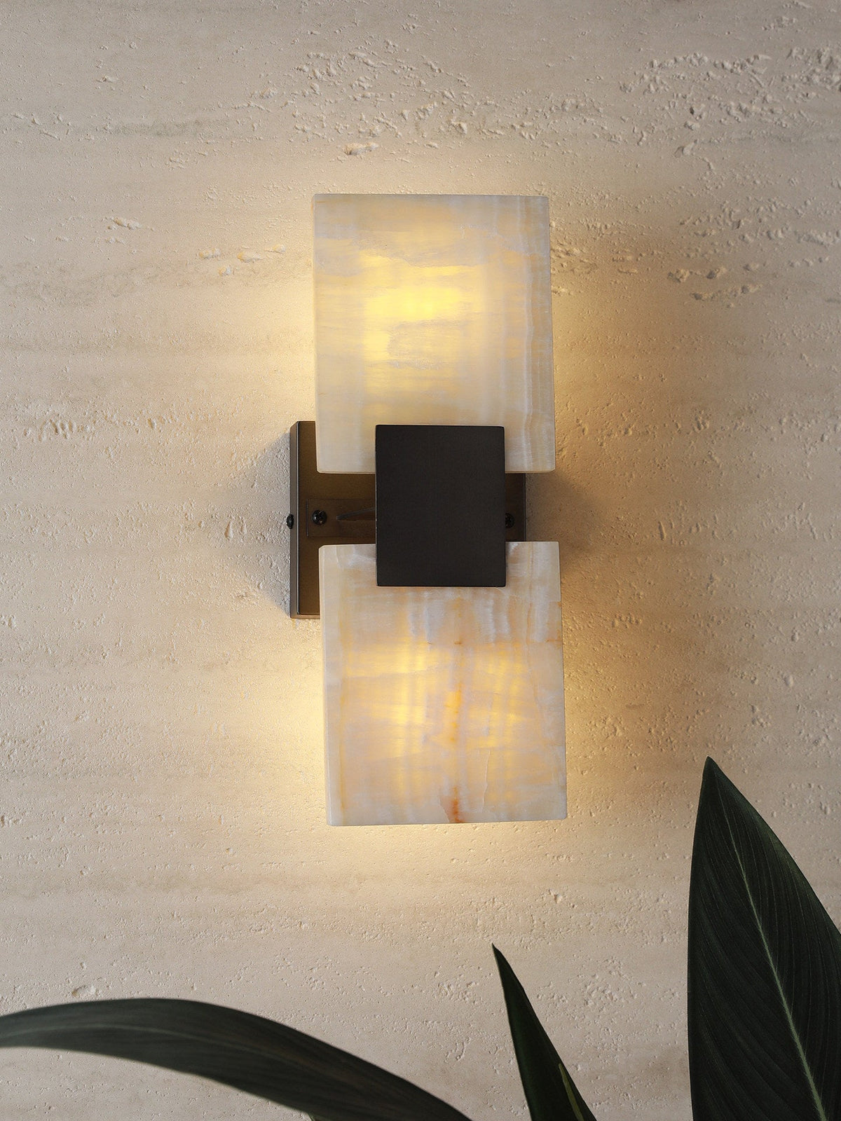 Nerion Shift Alabaster-Wandleuchte
