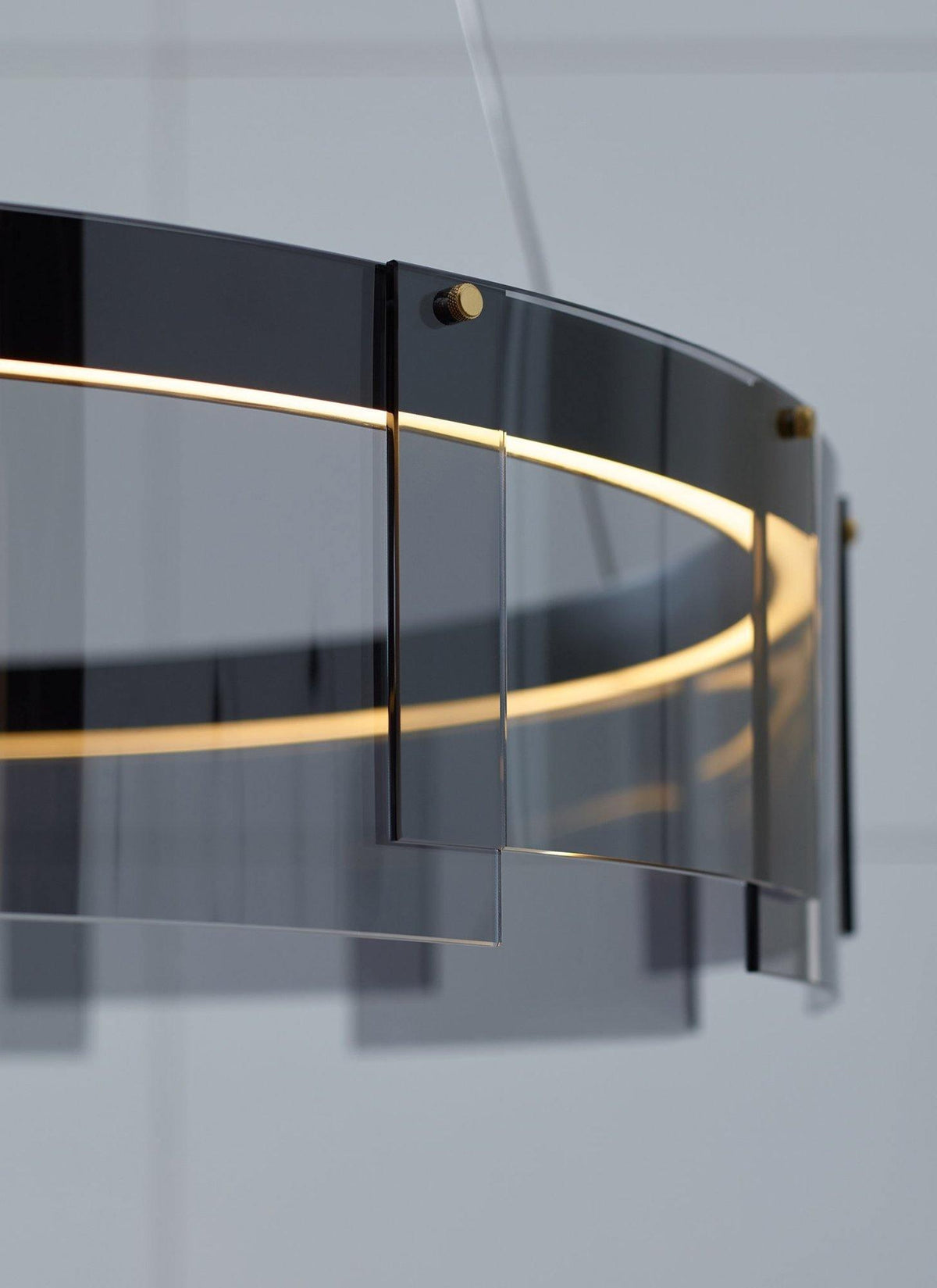 Eireriel Kronleuchter LED-Ring aus schwarzem Milchglas im modernen Stil