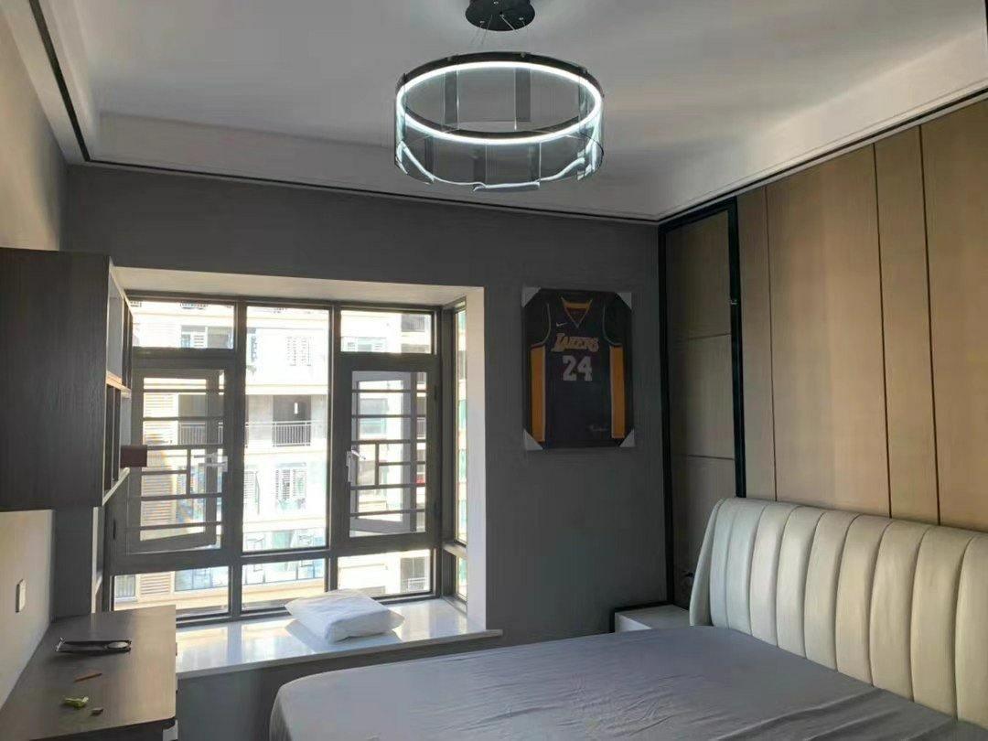 Eireriel Kronleuchter LED-Ring aus schwarzem Milchglas im modernen Stil