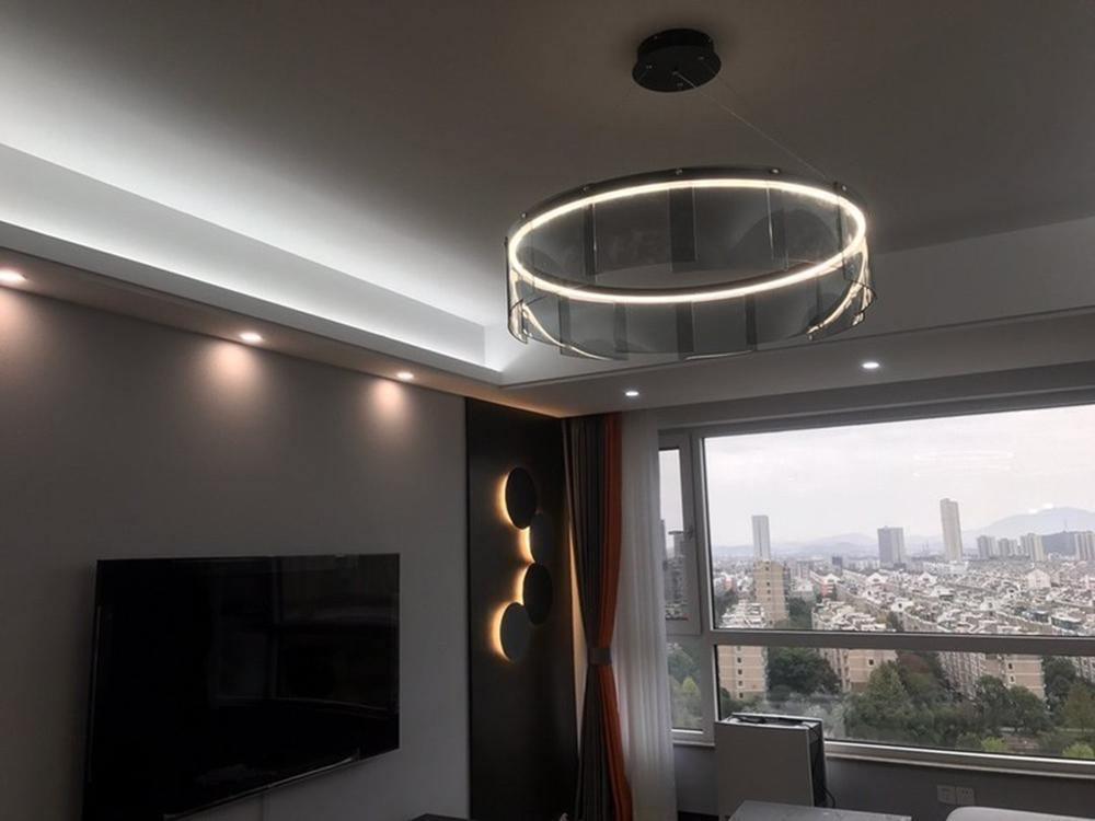 Eireriel Kronleuchter LED-Ring aus schwarzem Milchglas im modernen Stil