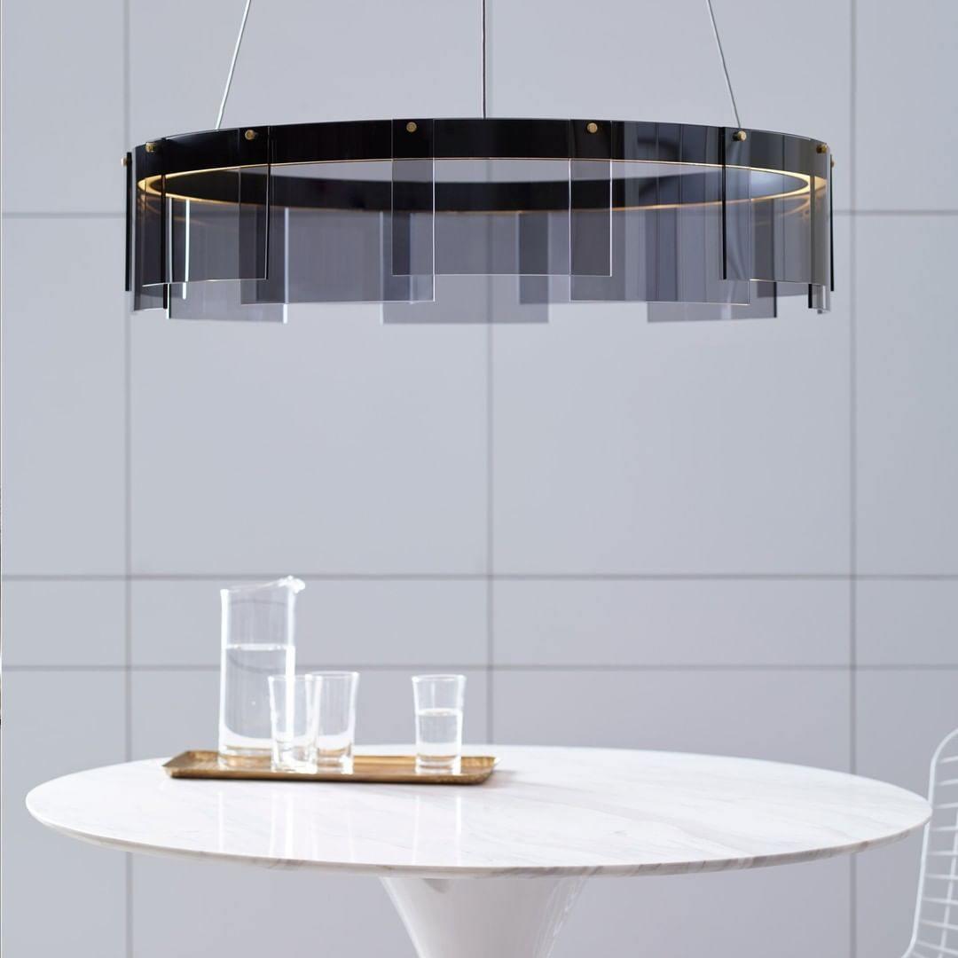 Eireriel Kronleuchter LED-Ring aus schwarzem Milchglas im modernen Stil