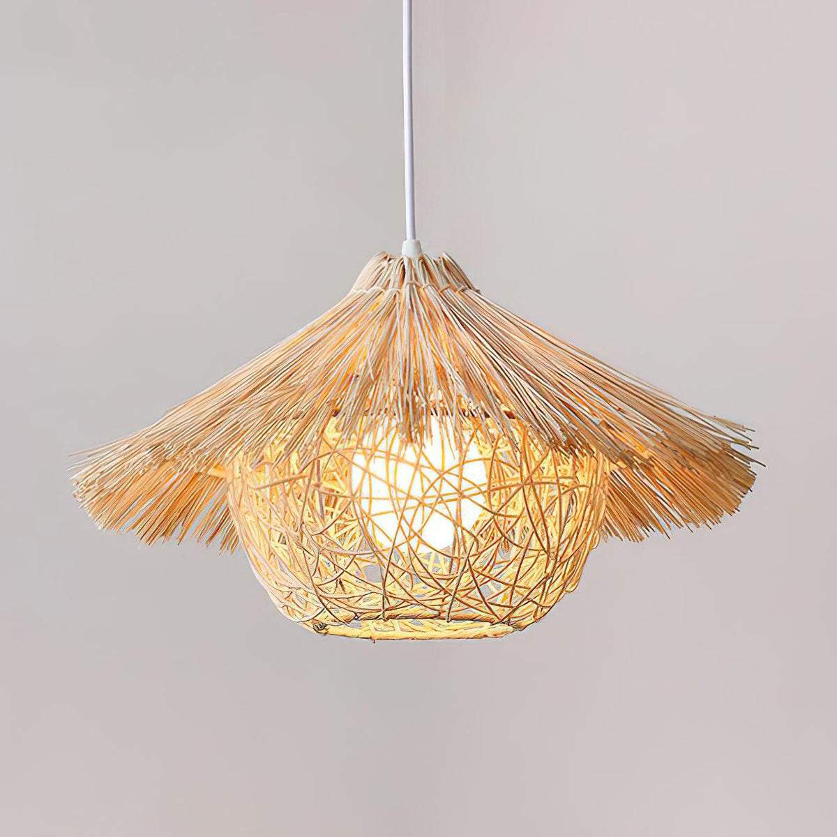 Sunell Rattan-Pendelleuchte in Strohhutform
