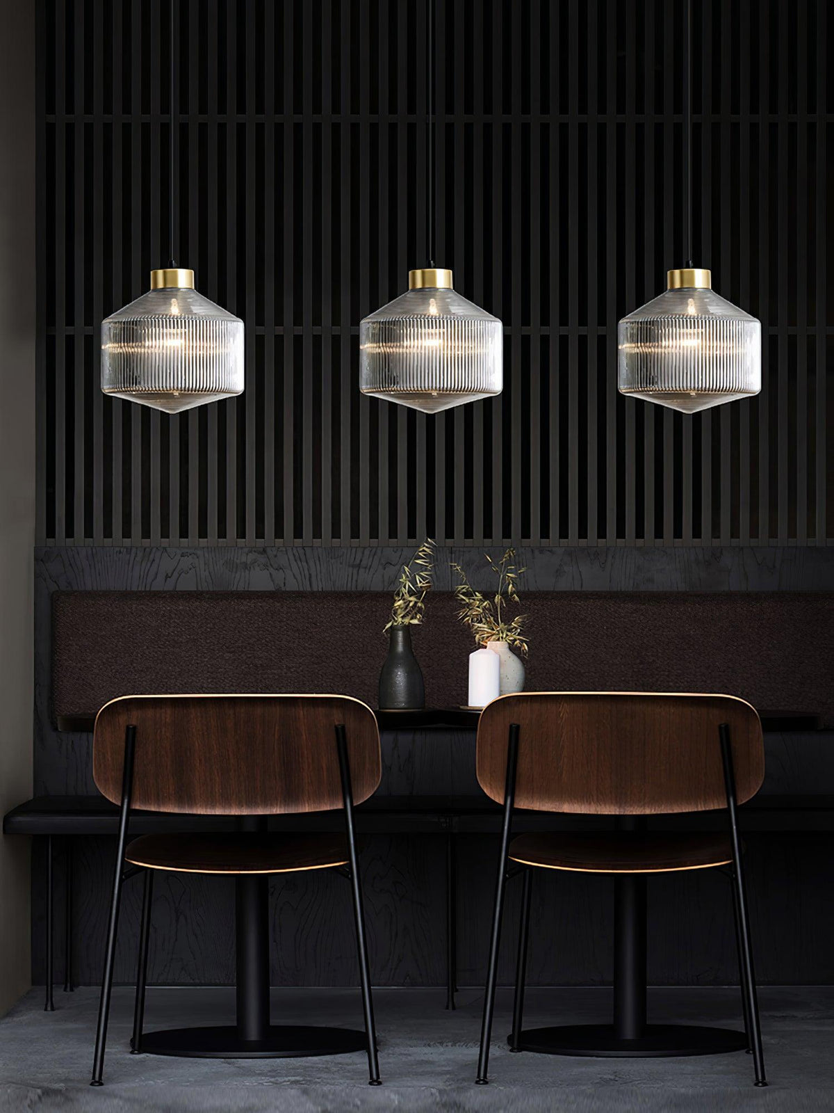 Velorarn Pendelleuchte aus Glas in Rauchgrau mit künstlerischem Design