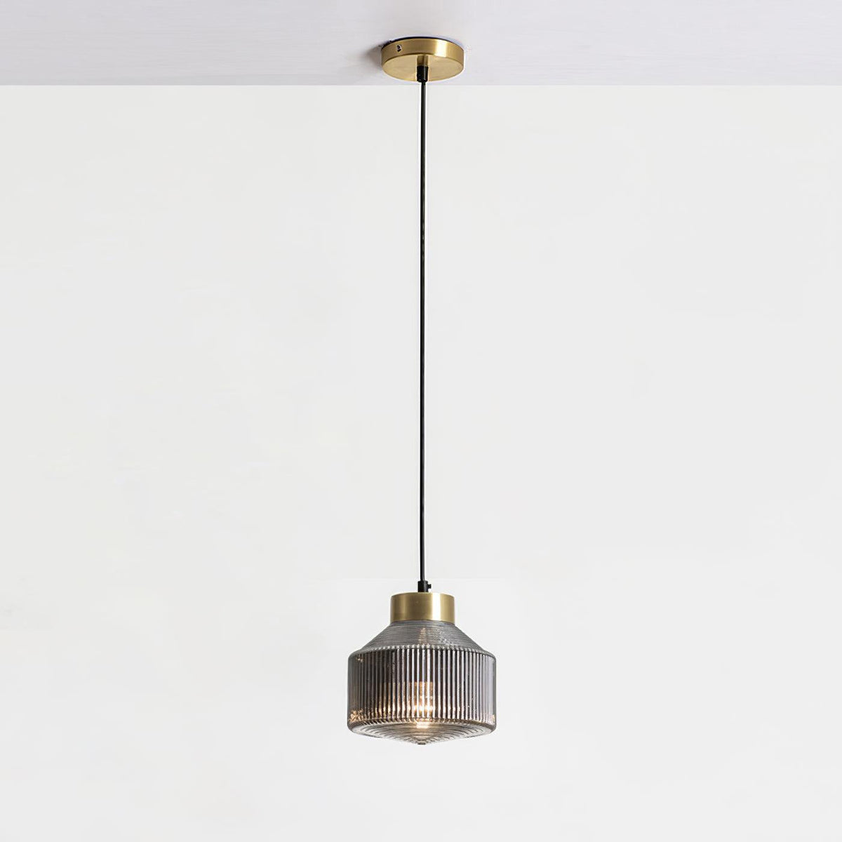 Velorarn Pendelleuchte aus Glas in Rauchgrau mit künstlerischem Design