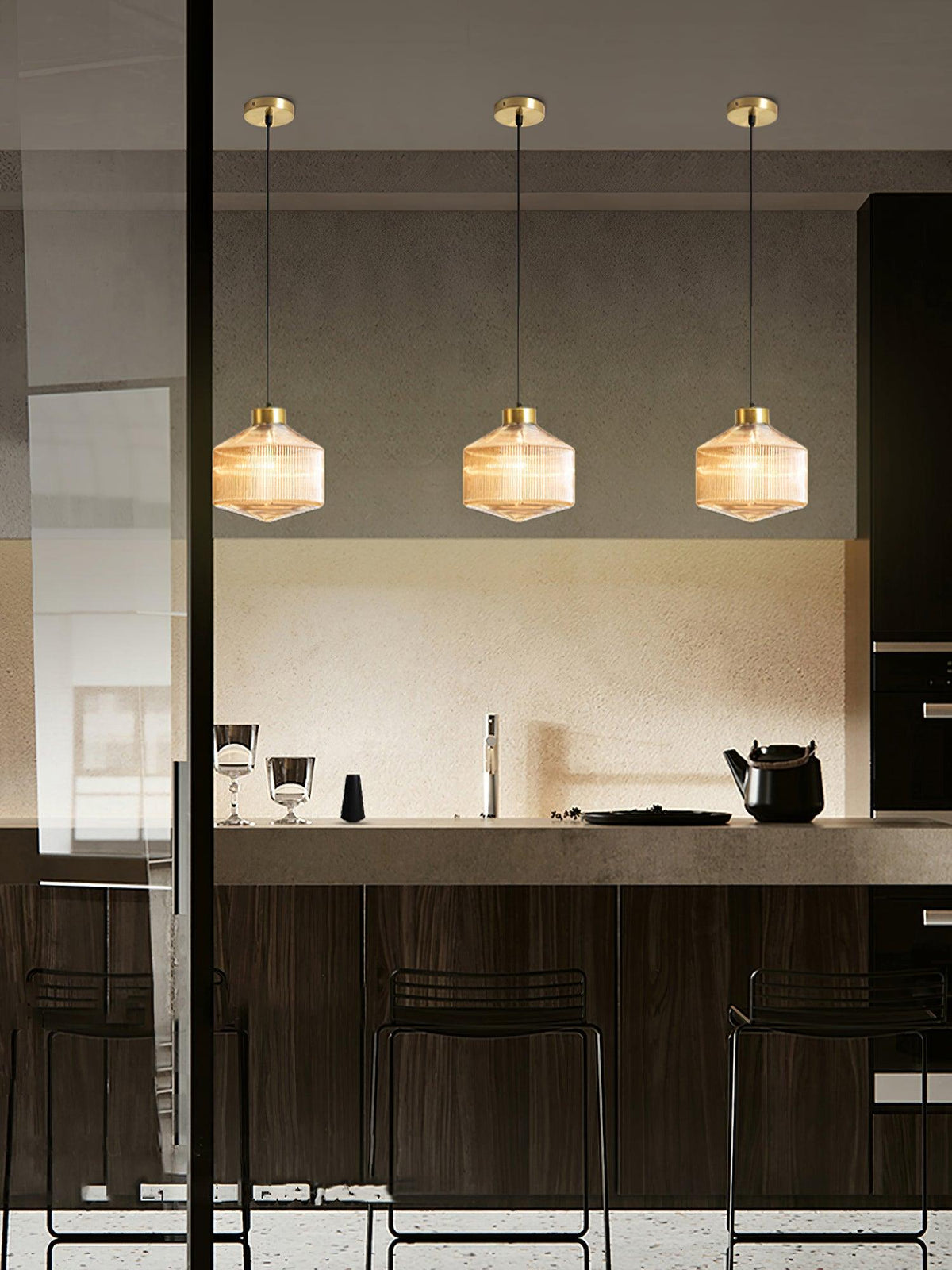 Velorarn Pendelleuchte aus Glas in Rauchgrau mit künstlerischem Design