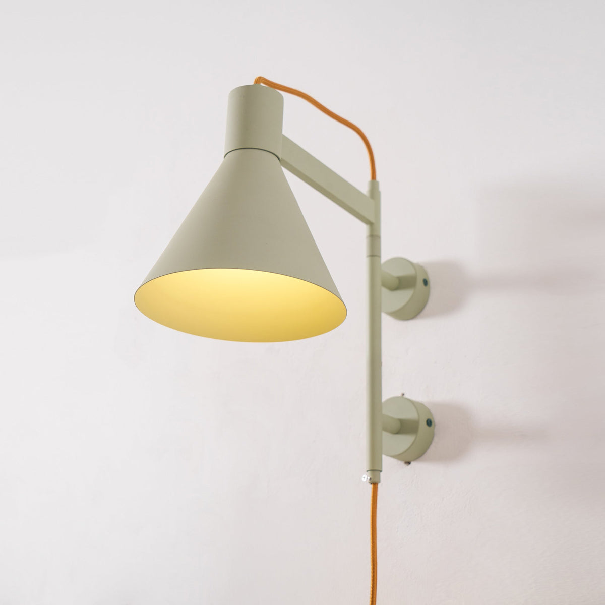 Avenirise Wandleuchte aus Aluminium, konischer Form, minimalistisch für das Schlafzimmer | Cielum