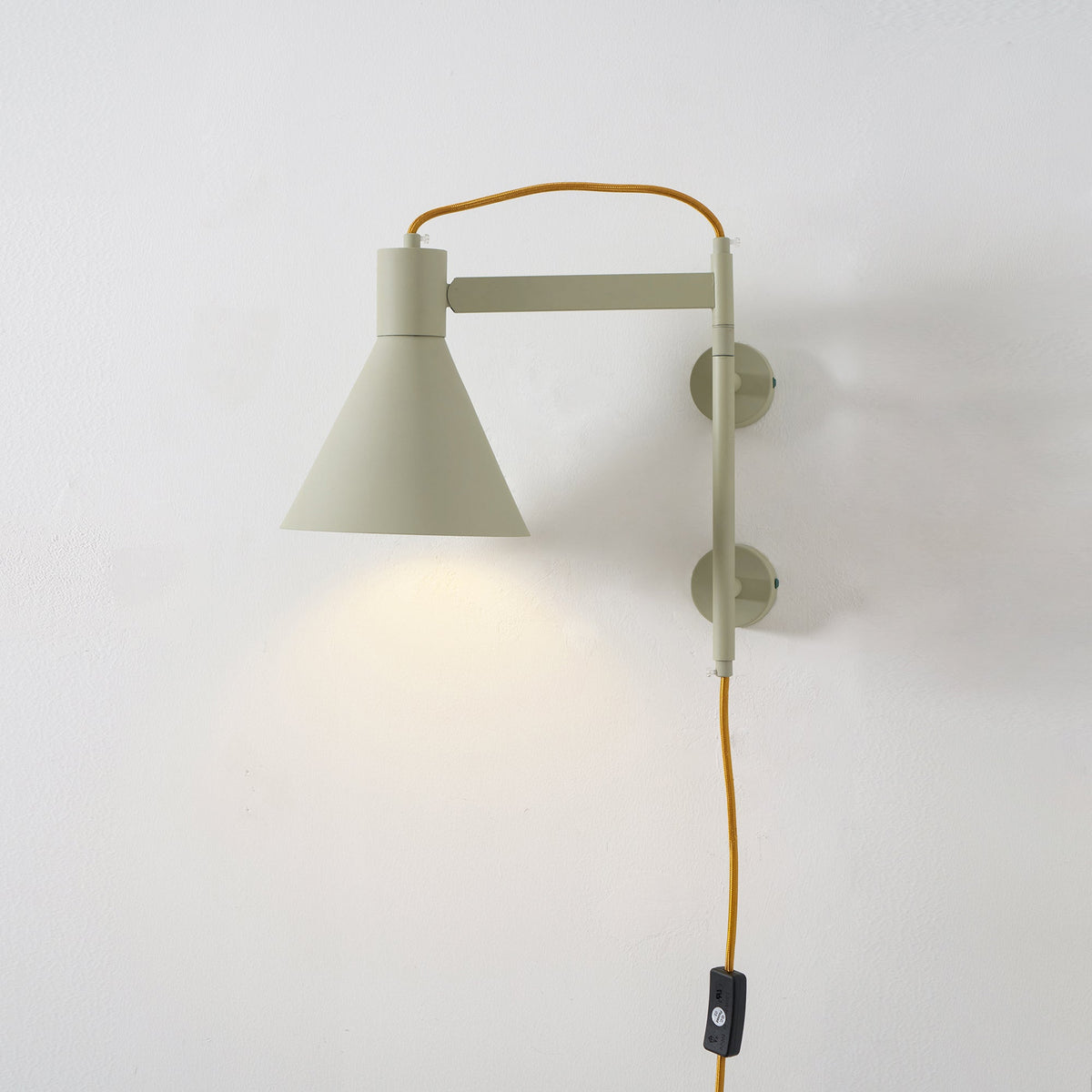 Avenirise Wandleuchte aus Aluminium, konischer Form, minimalistisch für das Schlafzimmer | Cielum