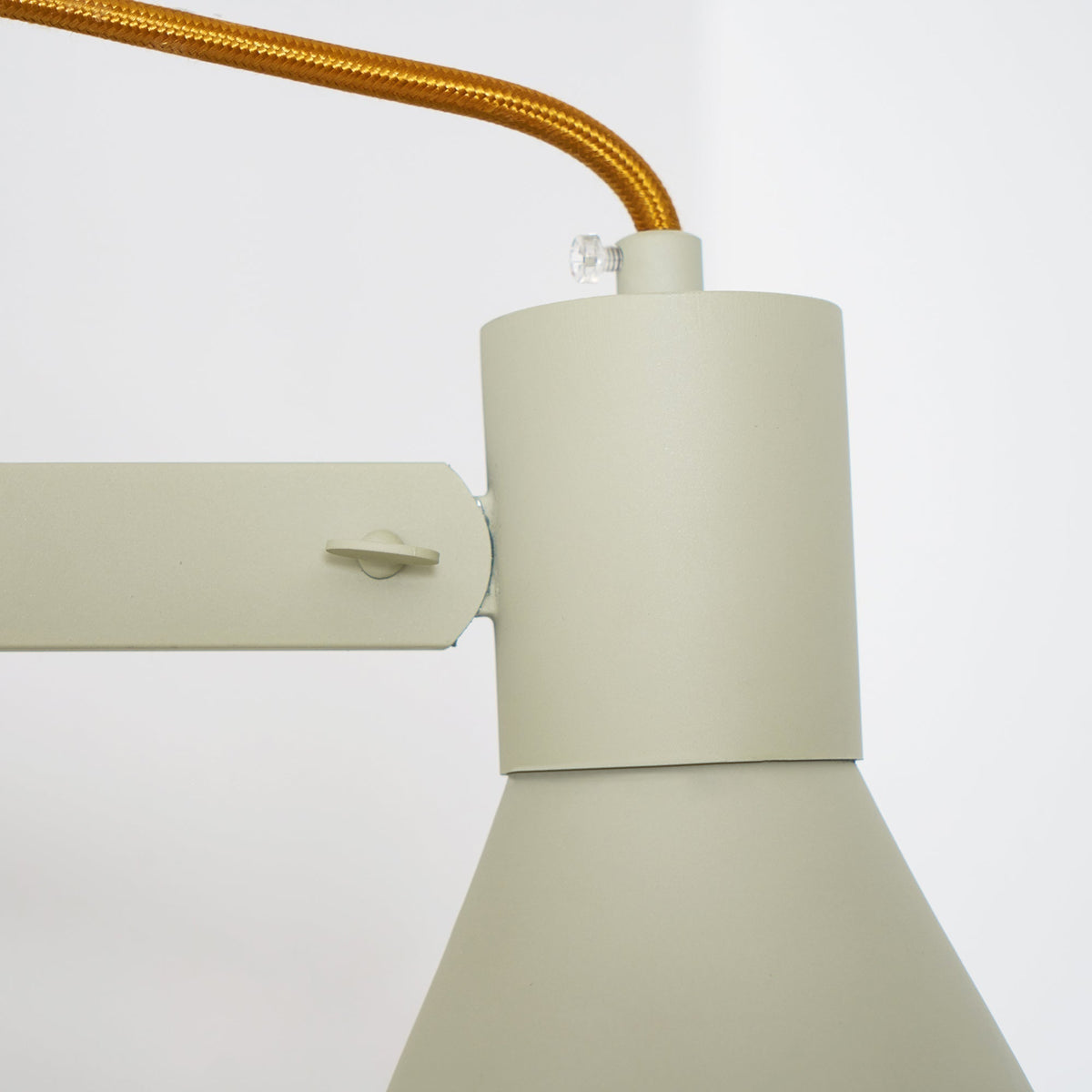 Avenirise Wandleuchte aus Aluminium, konischer Form, minimalistisch für das Schlafzimmer | Cielum