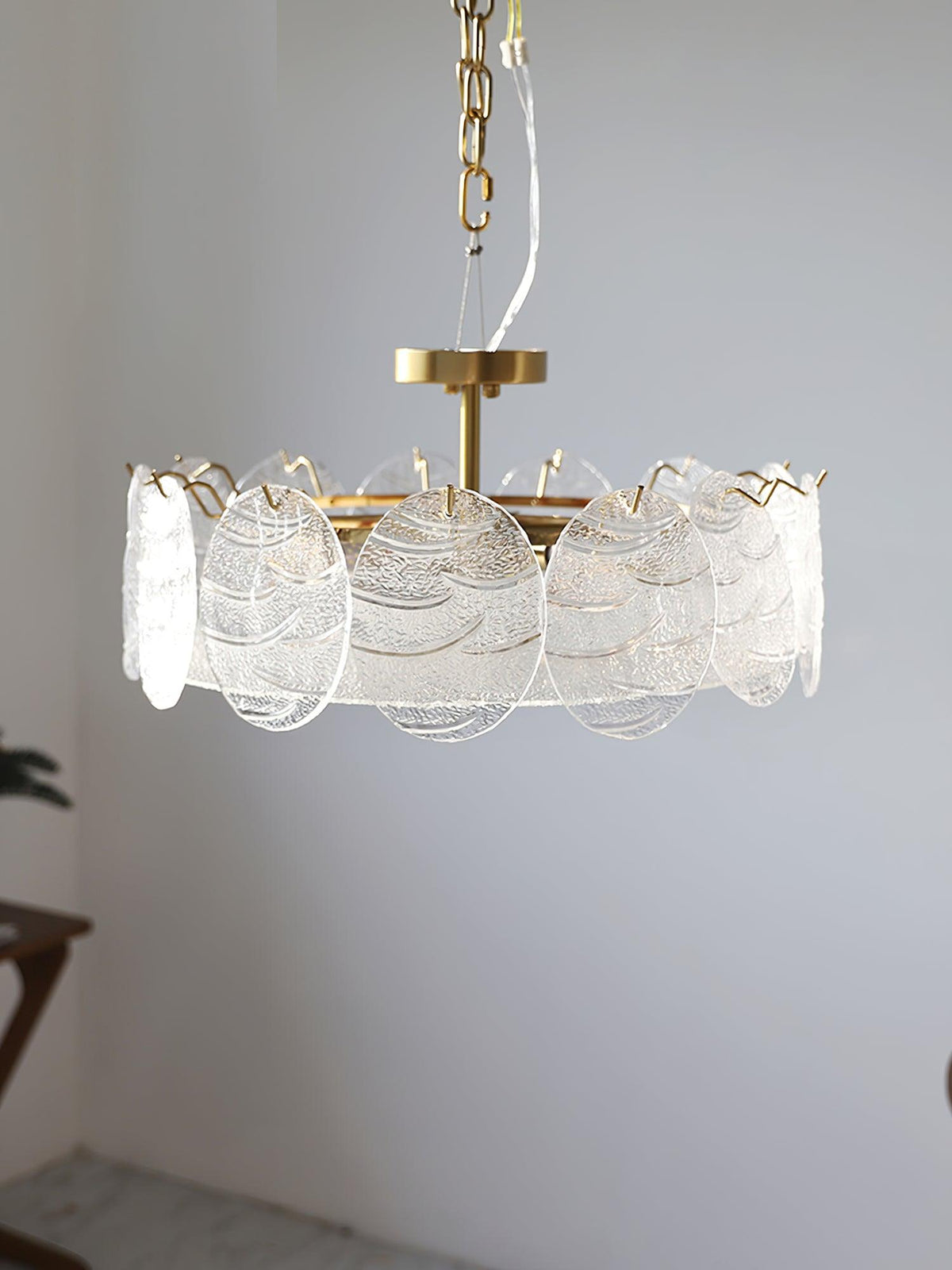 Velalaine Deckenleuchte mit Gold-Oberfläche und ribbed-Glas