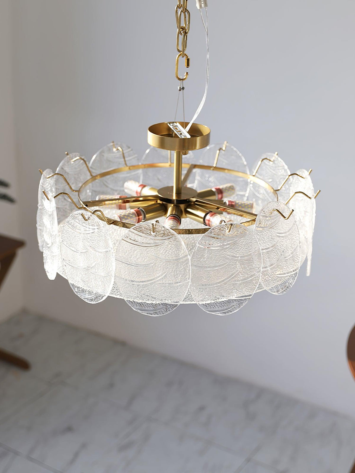 Velalaine Deckenleuchte mit Gold-Oberfläche und ribbed-Glas