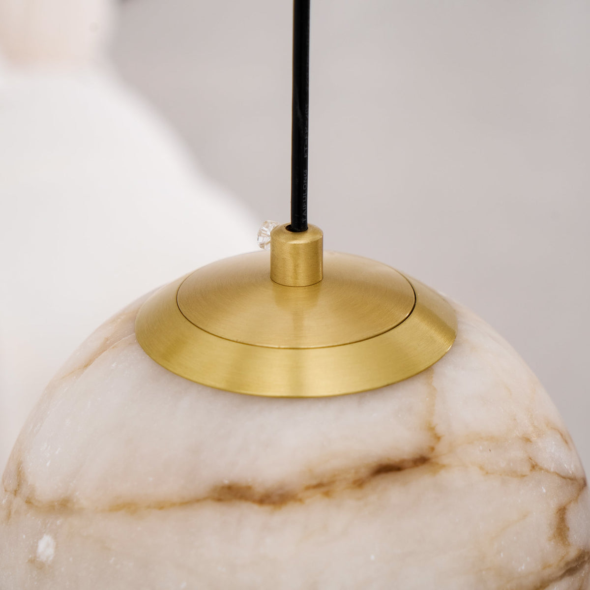 Sultana Kronleuchter Alabaster Cluster Orb Cascade
