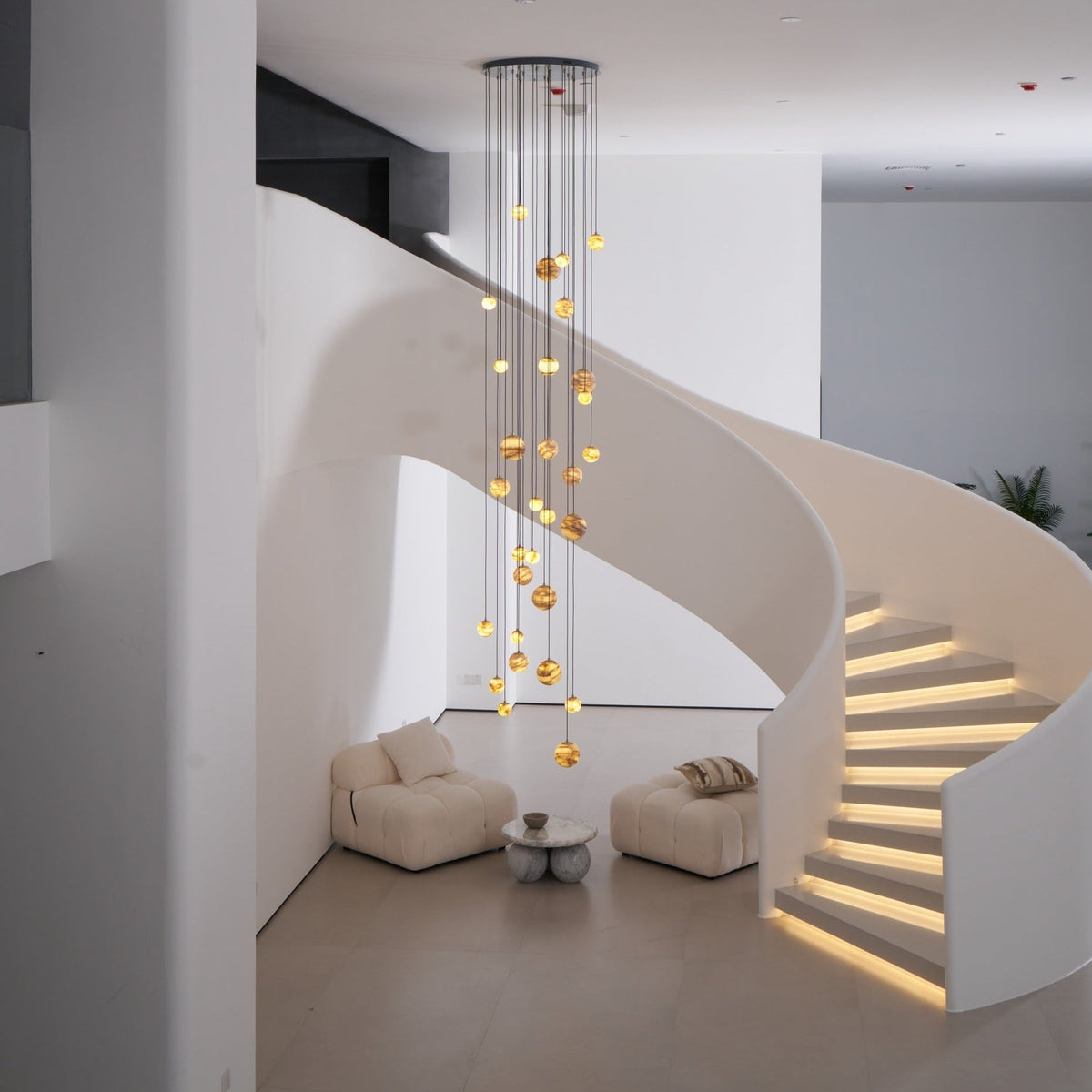 LUX Alabaster-Kronleuchter Cluster Treppenhaus