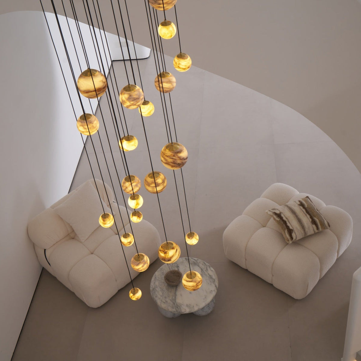 LUX Alabaster-Kronleuchter Cluster Treppenhaus