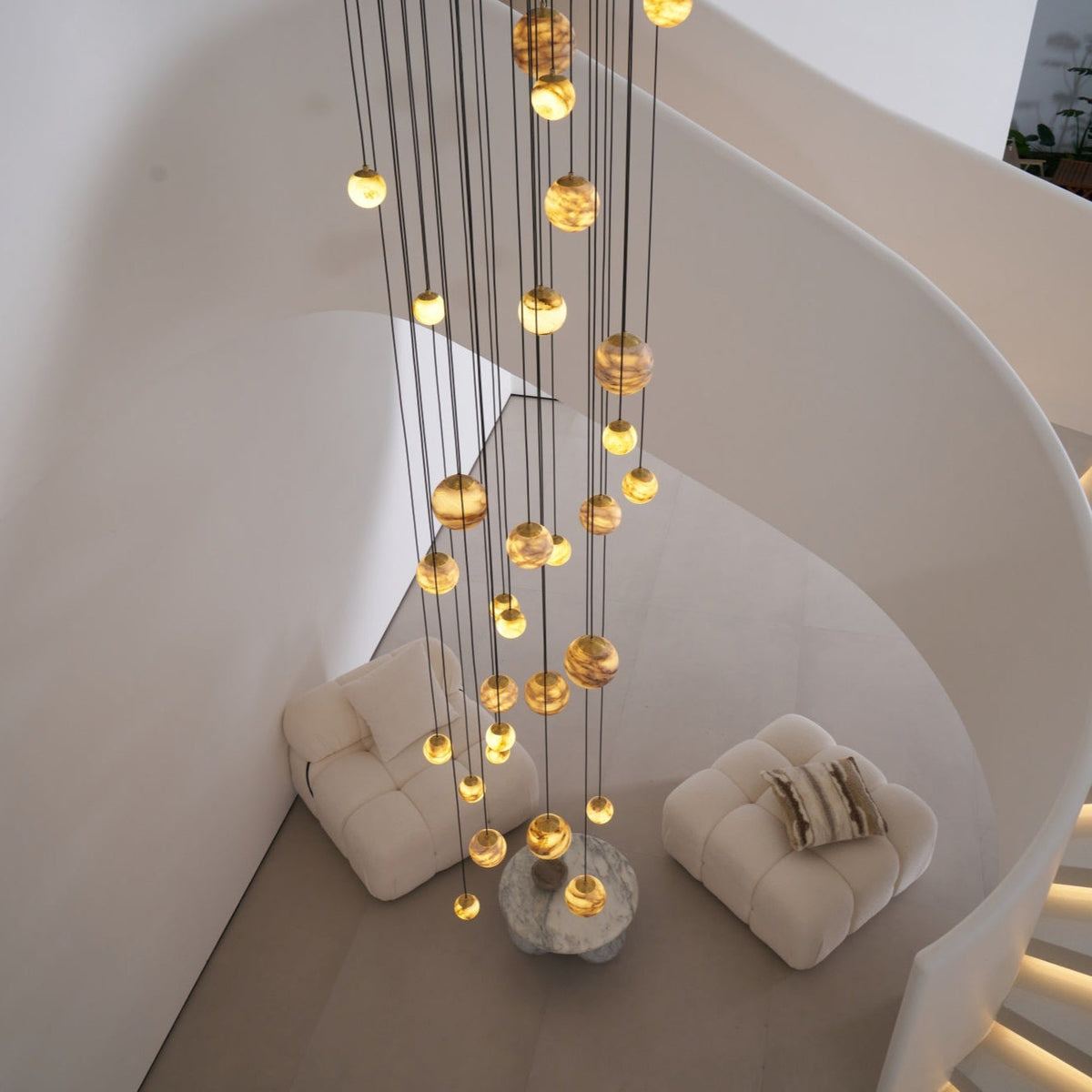 LUX Alabaster-Kronleuchter Cluster Treppenhaus
