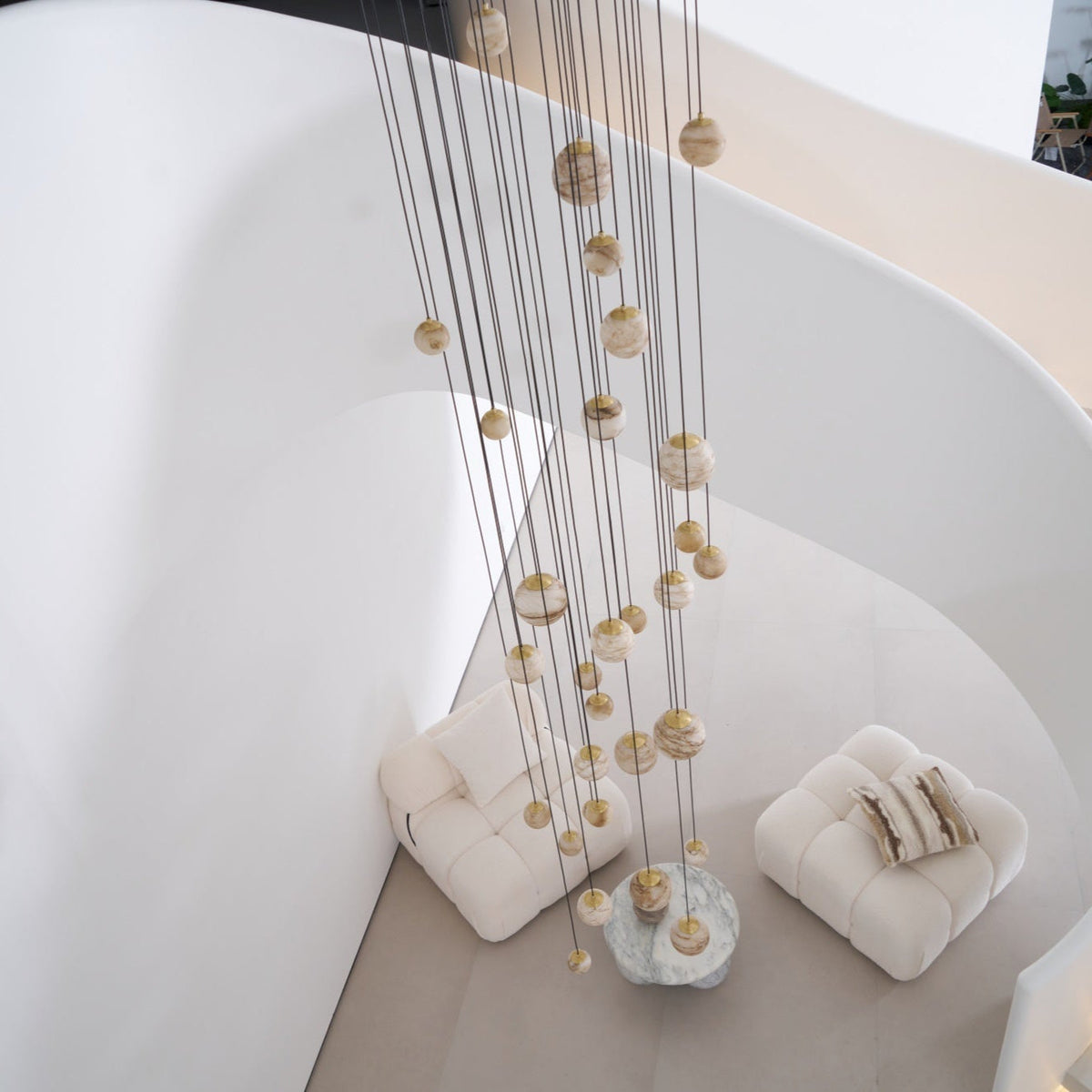 LUX Alabaster-Kronleuchter Cluster Treppenhaus