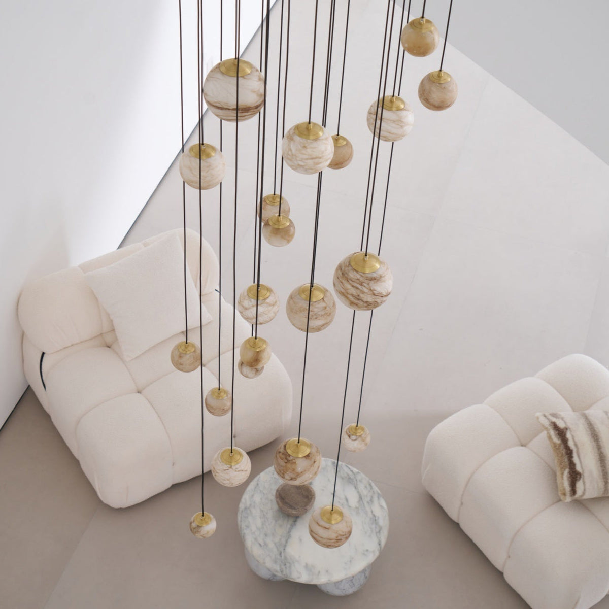 LUX Alabaster-Kronleuchter Cluster Treppenhaus