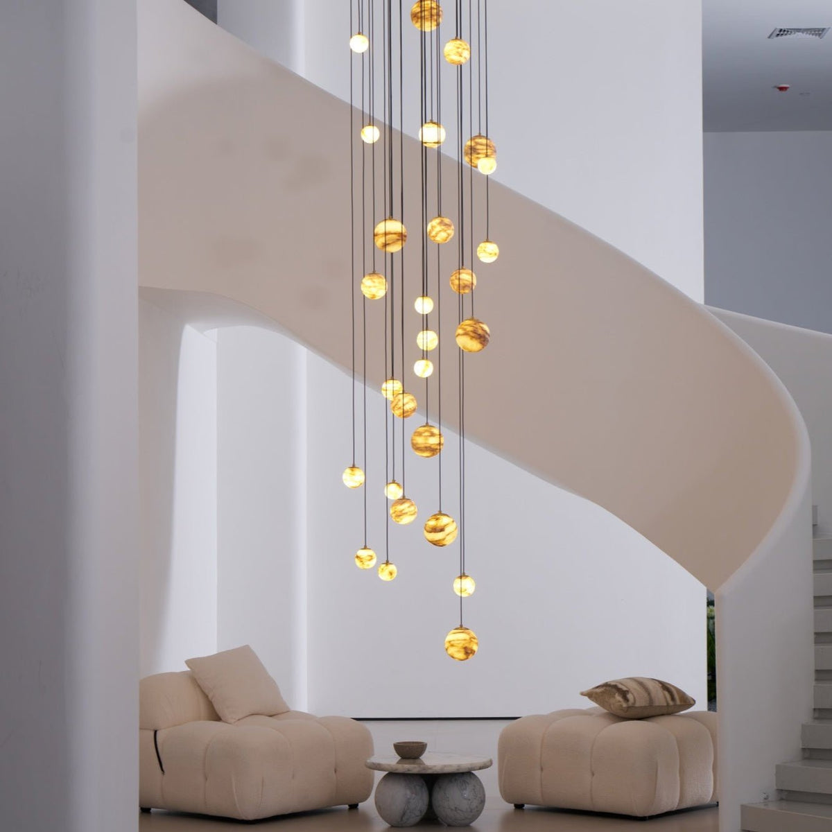 LUX Alabaster-Kronleuchter Cluster Treppenhaus