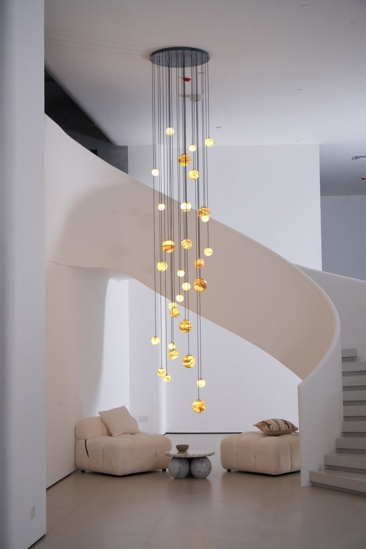 LUX Alabaster-Kronleuchter Cluster Treppenhaus