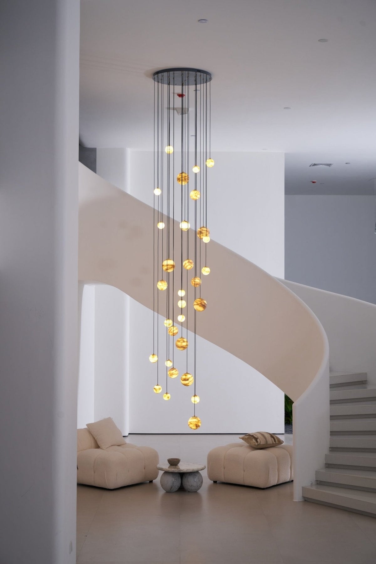 LUX Alabaster-Kronleuchter Cluster Treppenhaus