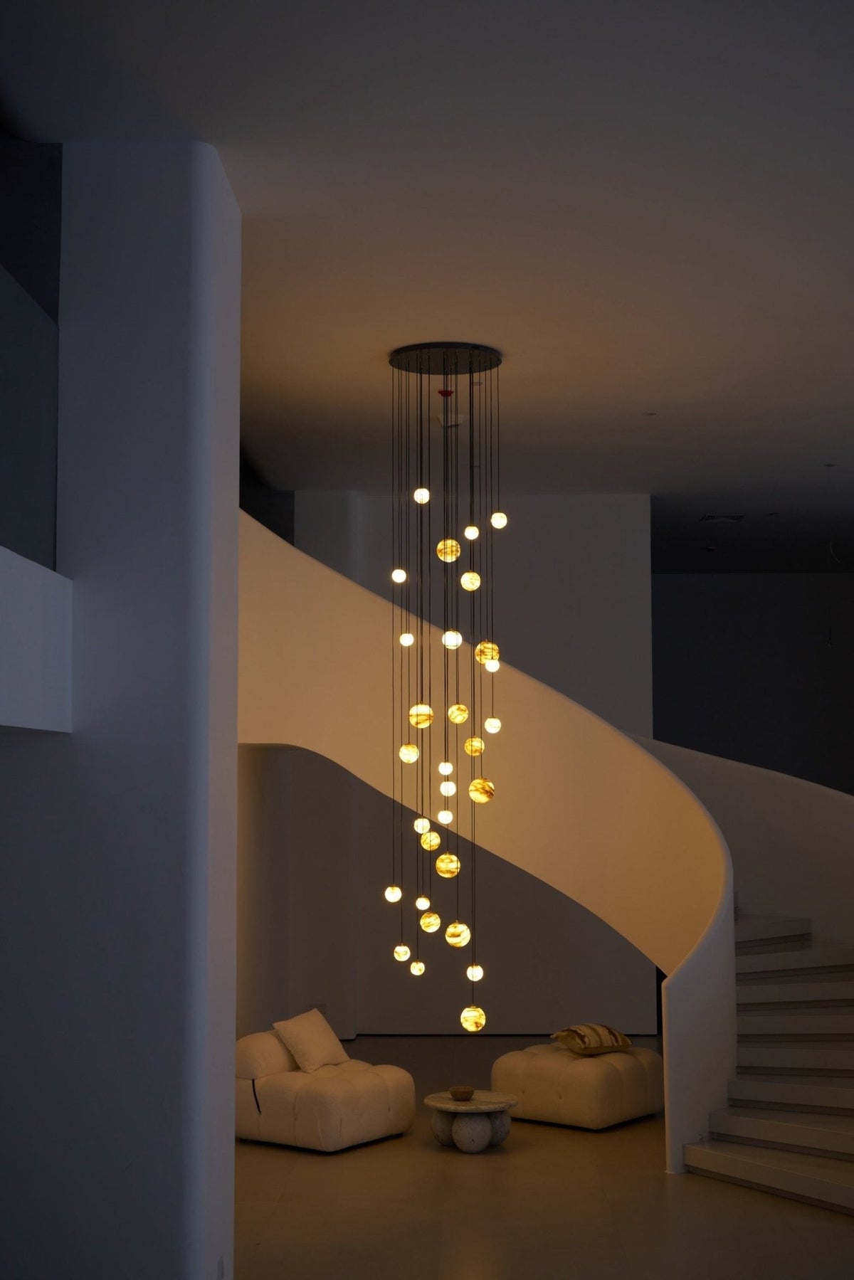 LUX Alabaster-Kronleuchter Cluster Treppenhaus