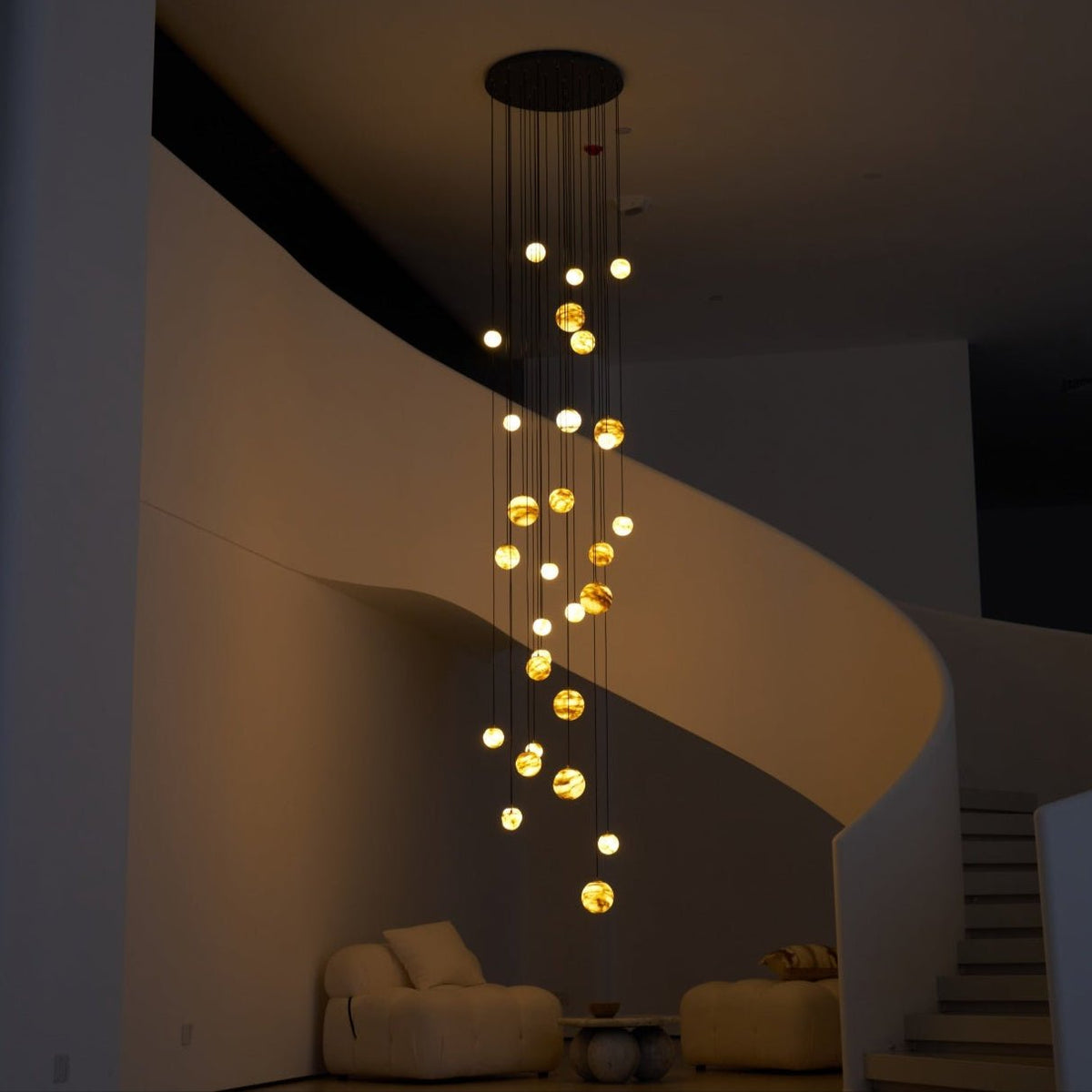 LUX Alabaster-Kronleuchter Cluster Treppenhaus