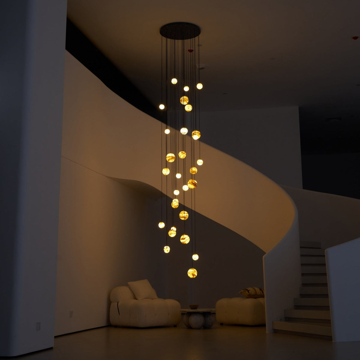 LUX Alabaster-Kronleuchter Cluster Treppenhaus