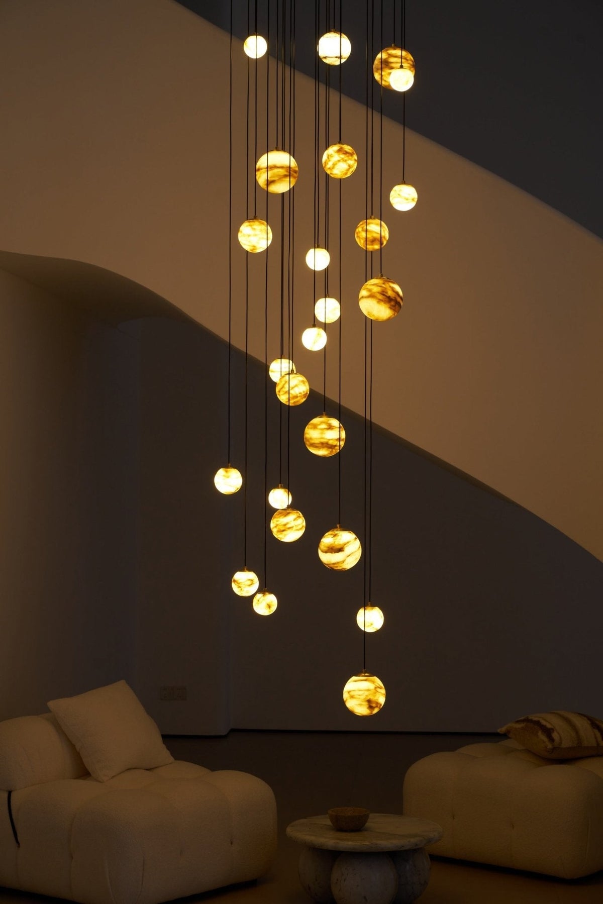 LUX Alabaster-Kronleuchter Cluster Treppenhaus
