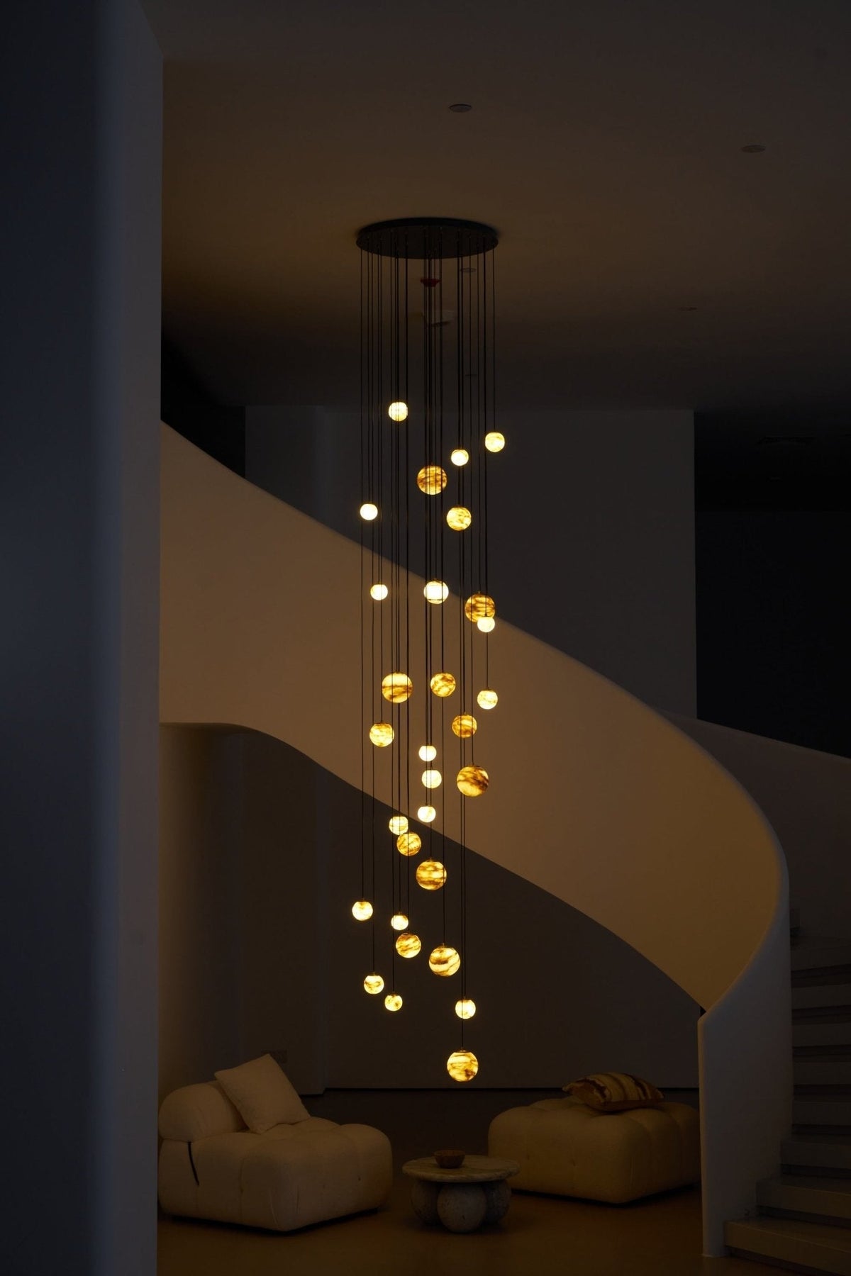 LUX Alabaster-Kronleuchter Cluster Treppenhaus