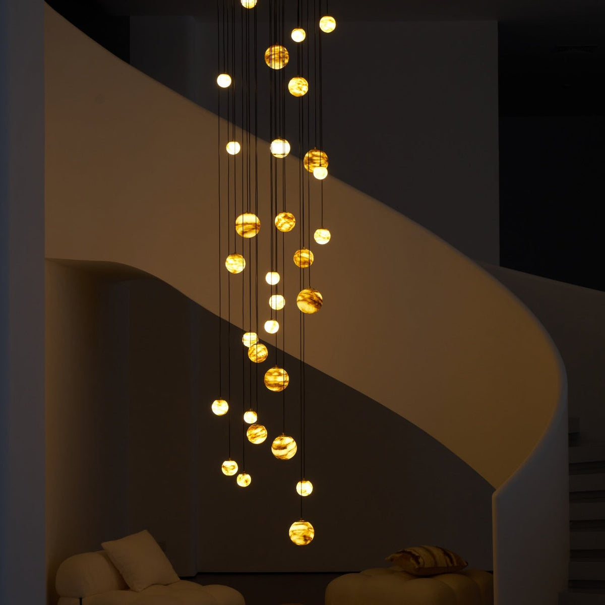 LUX Alabaster-Kronleuchter Cluster Treppenhaus