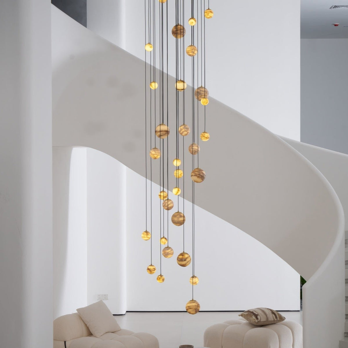 LUX Alabaster-Kronleuchter Cluster Treppenhaus