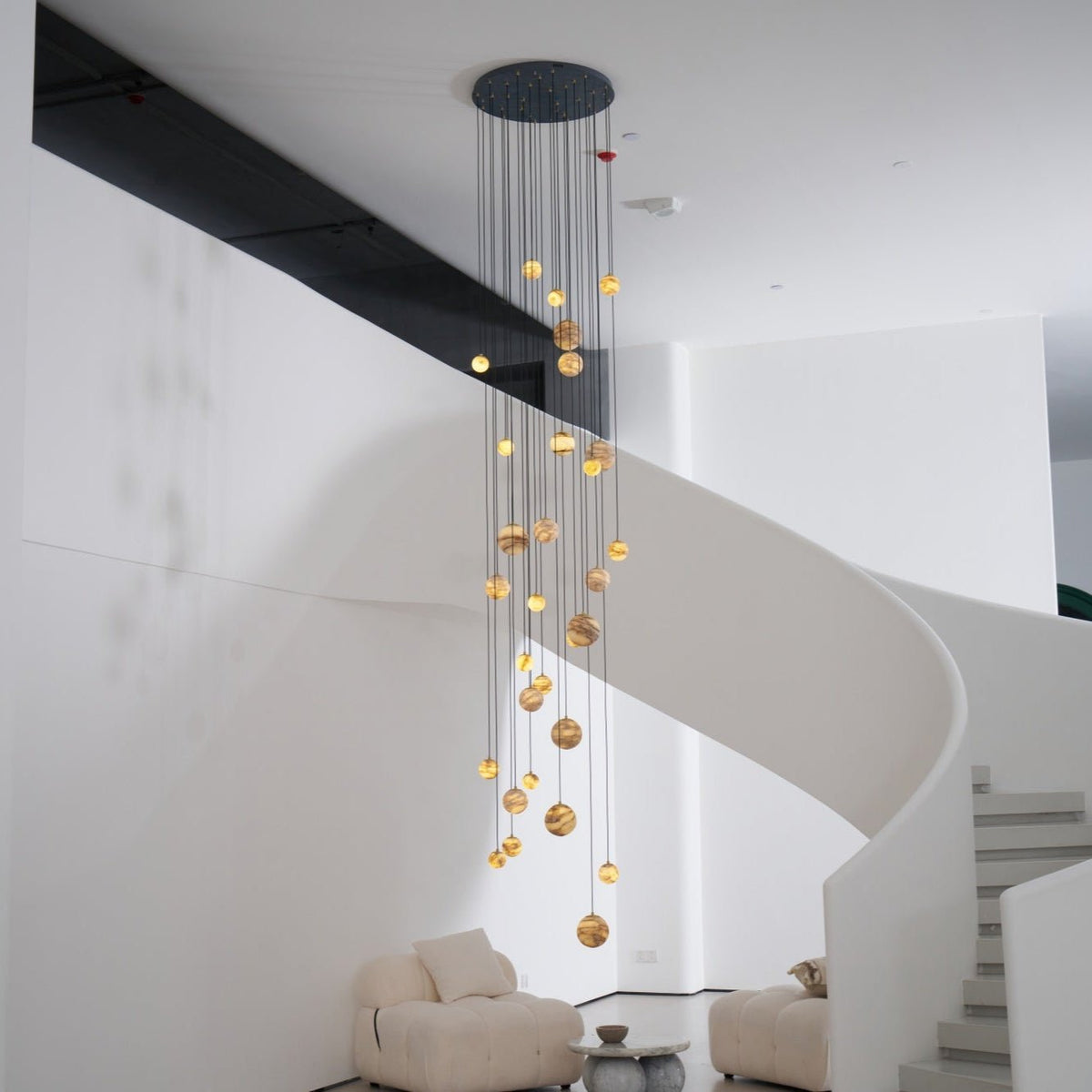 LUX Alabaster-Kronleuchter Cluster Treppenhaus