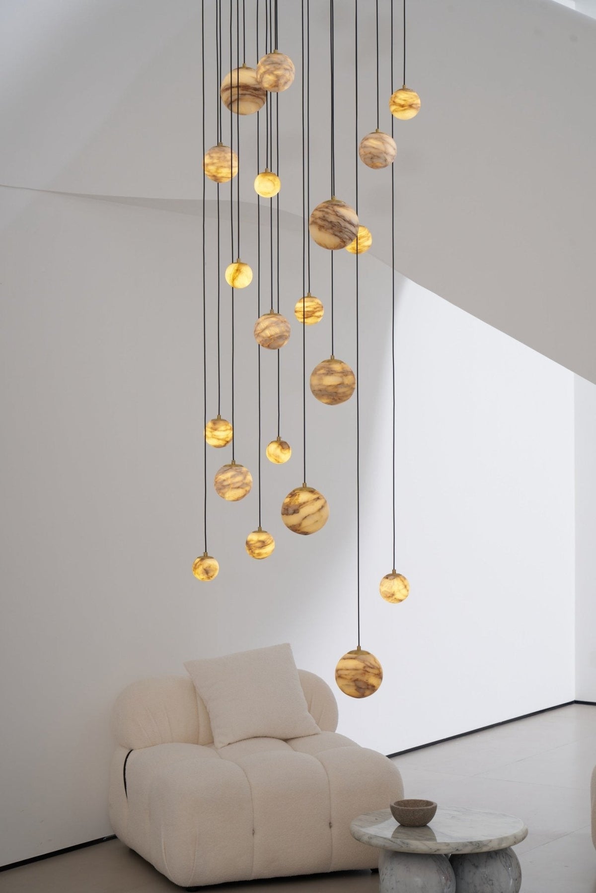 LUX Alabaster-Kronleuchter Cluster Treppenhaus