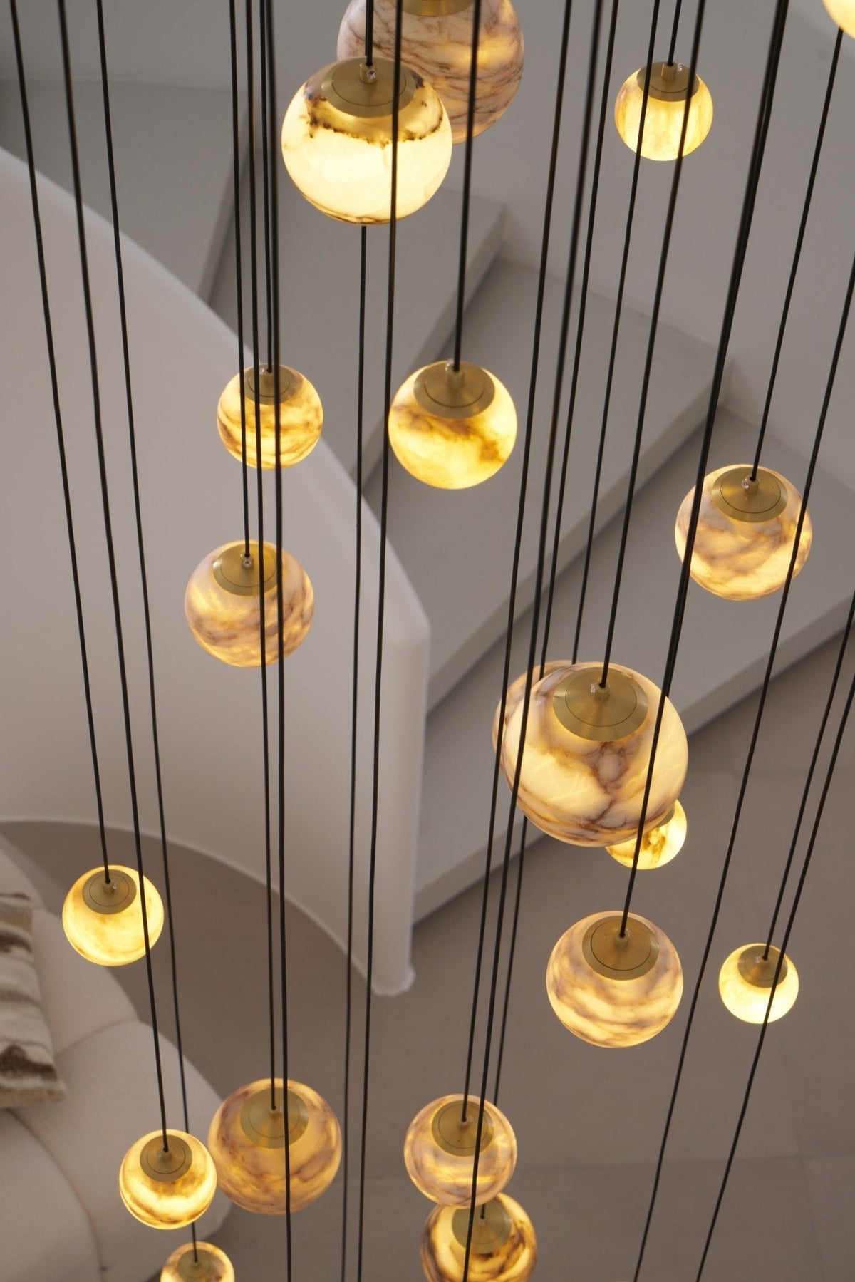 LUX Alabaster-Kronleuchter Cluster Treppenhaus