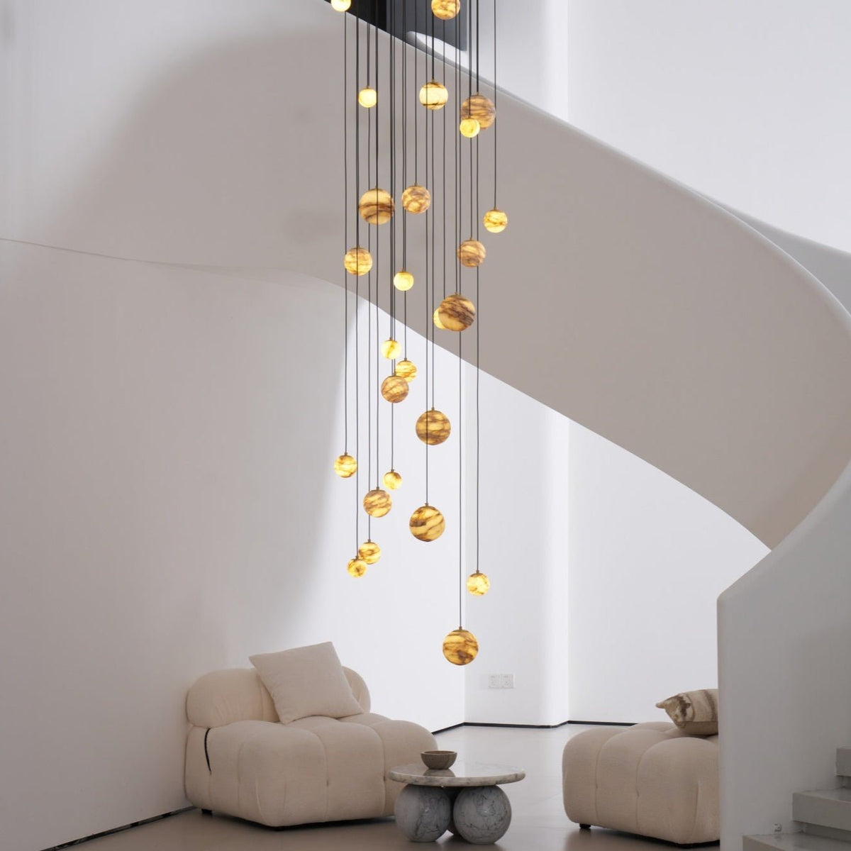 LUX Alabaster-Kronleuchter Cluster Treppenhaus