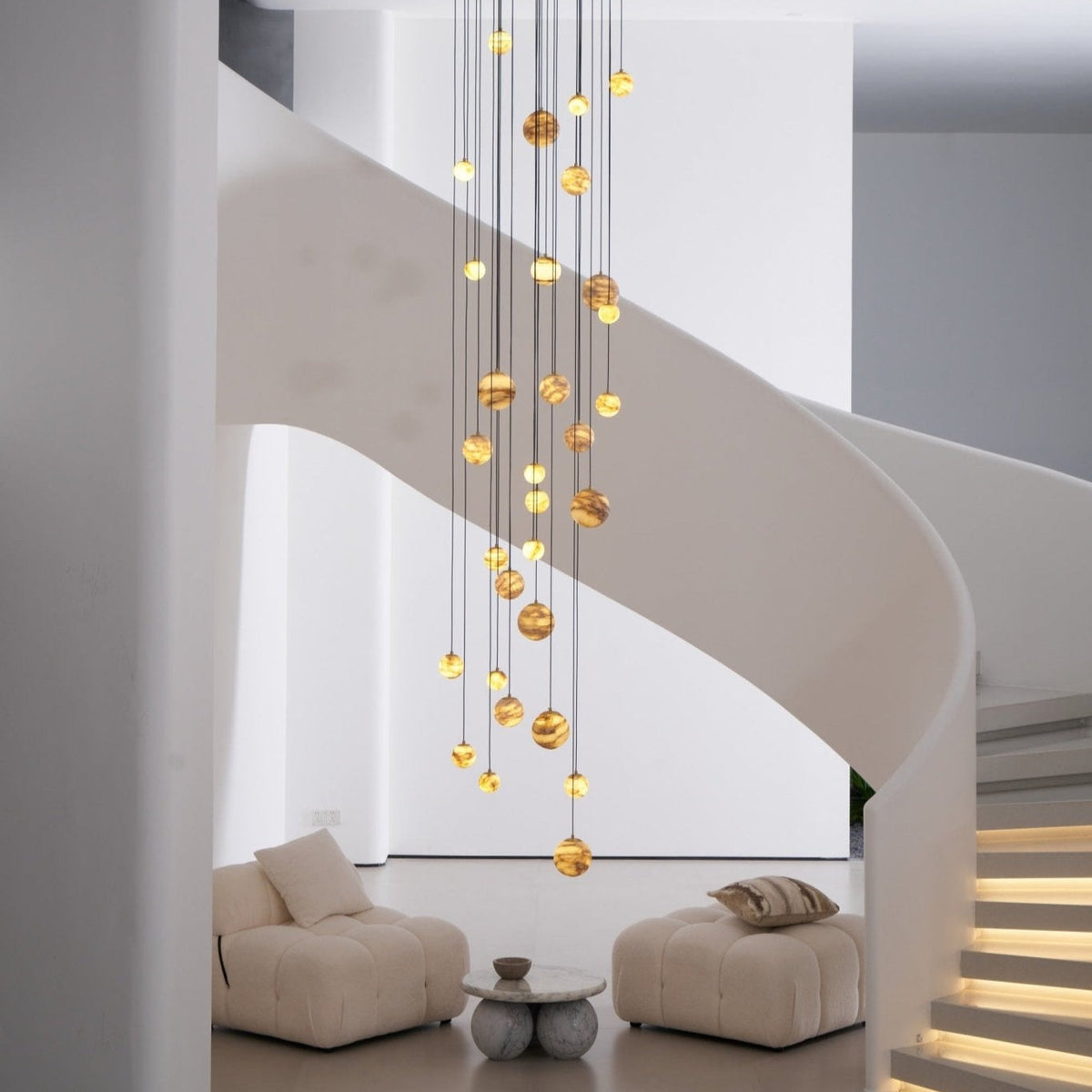 LUX Alabaster-Kronleuchter Cluster Treppenhaus