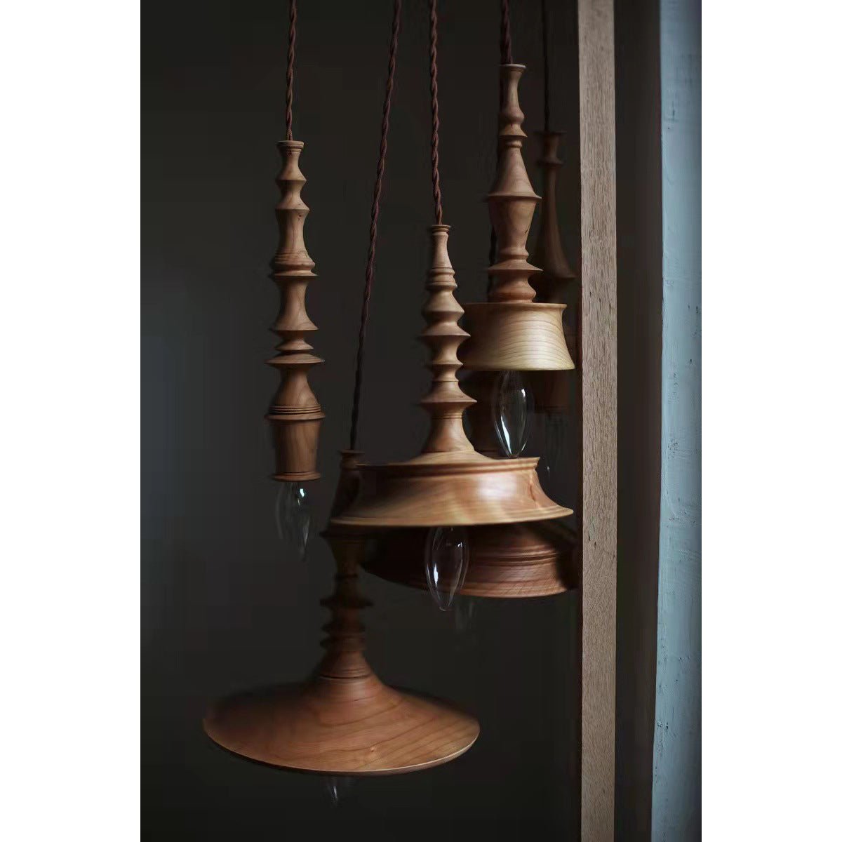 Tessira Pendelleuchte aus Holz im Industrie-Stil