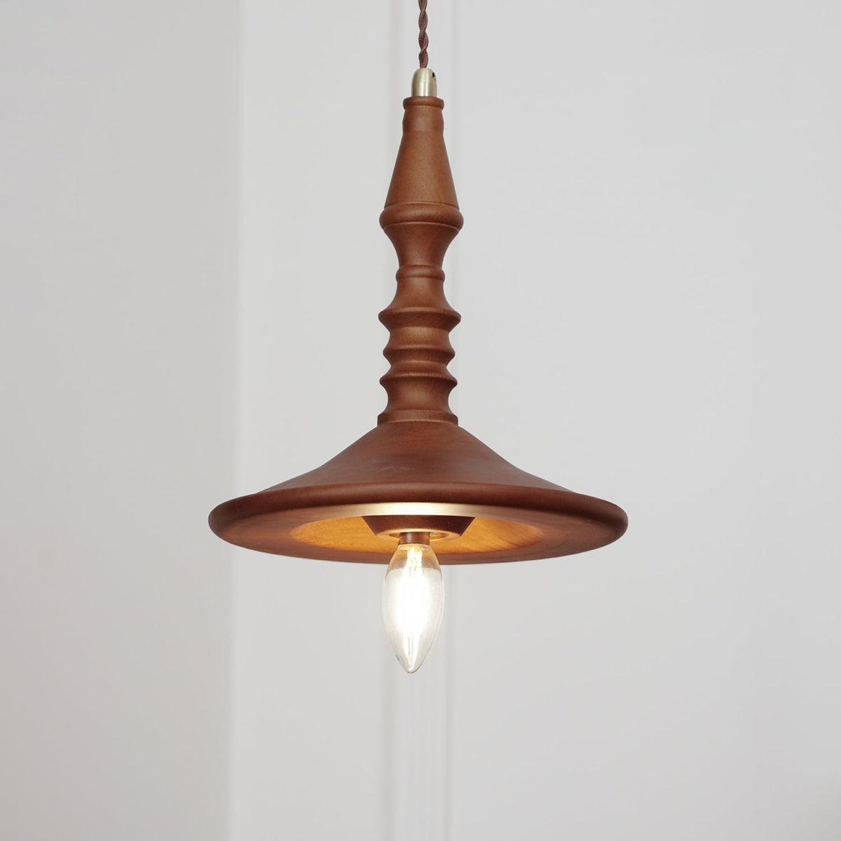 Tessira Pendelleuchte aus Holz im Industrie-Stil