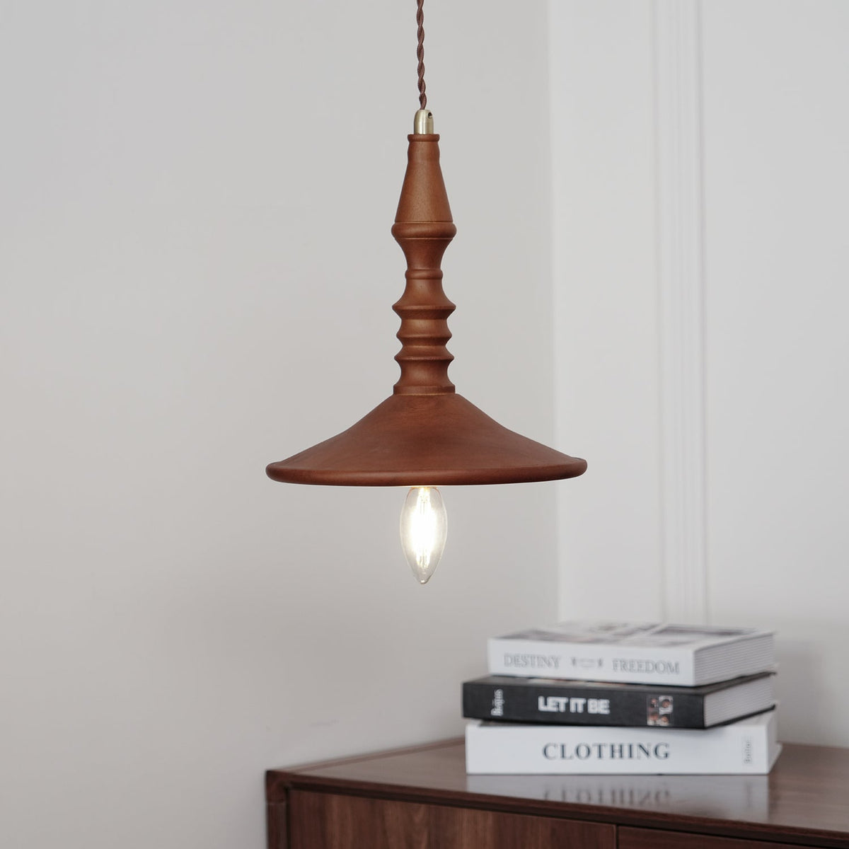 Tessira Pendelleuchte aus Holz im Industrie-Stil