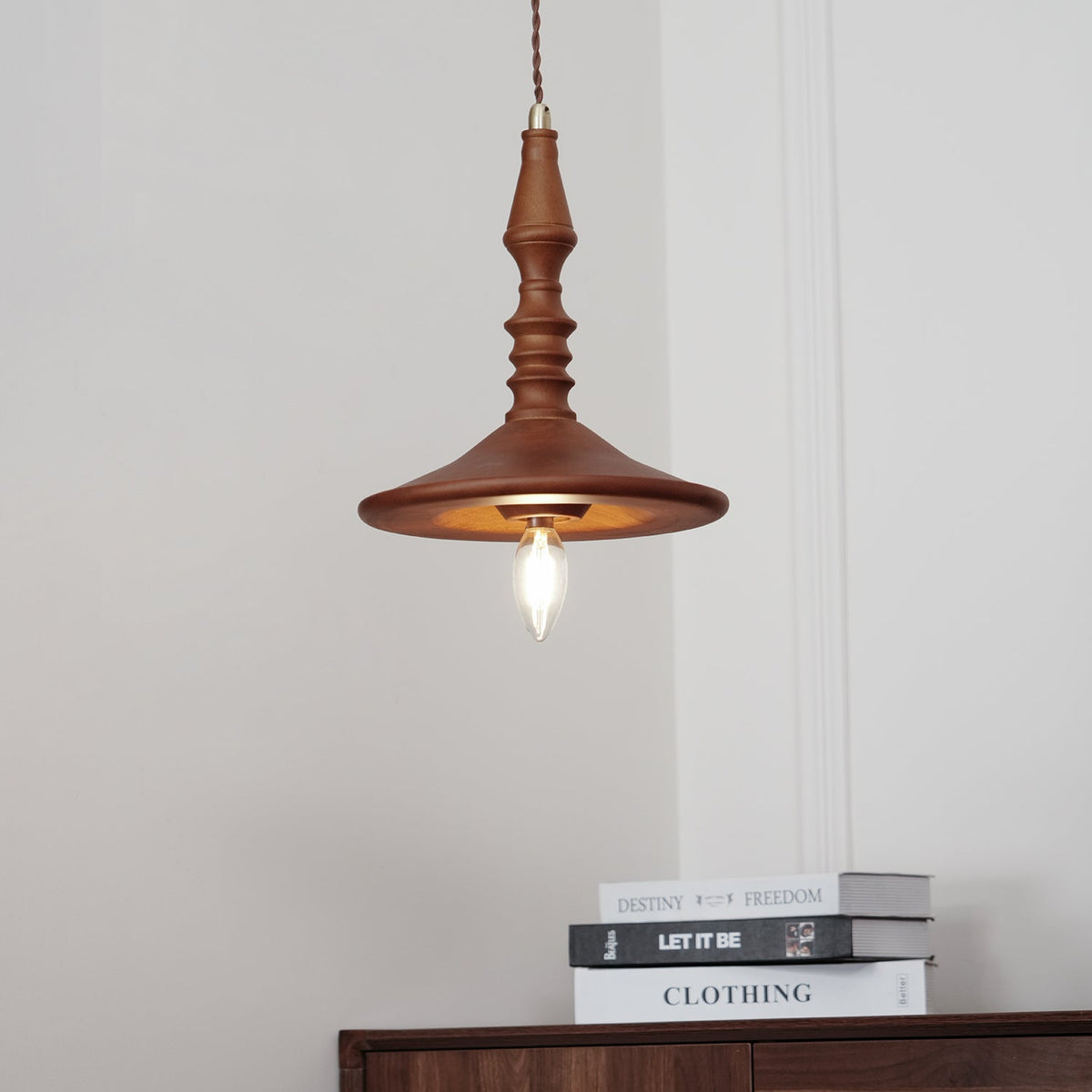 Tessira Pendelleuchte aus Holz im Industrie-Stil