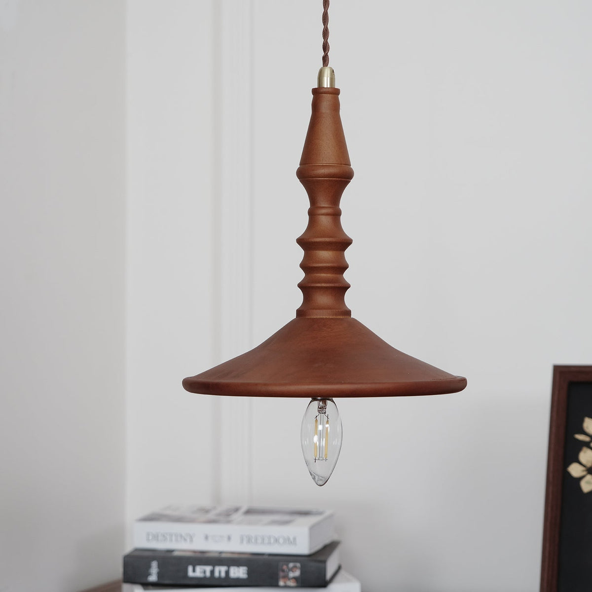 Tessira Pendelleuchte aus Holz im Industrie-Stil