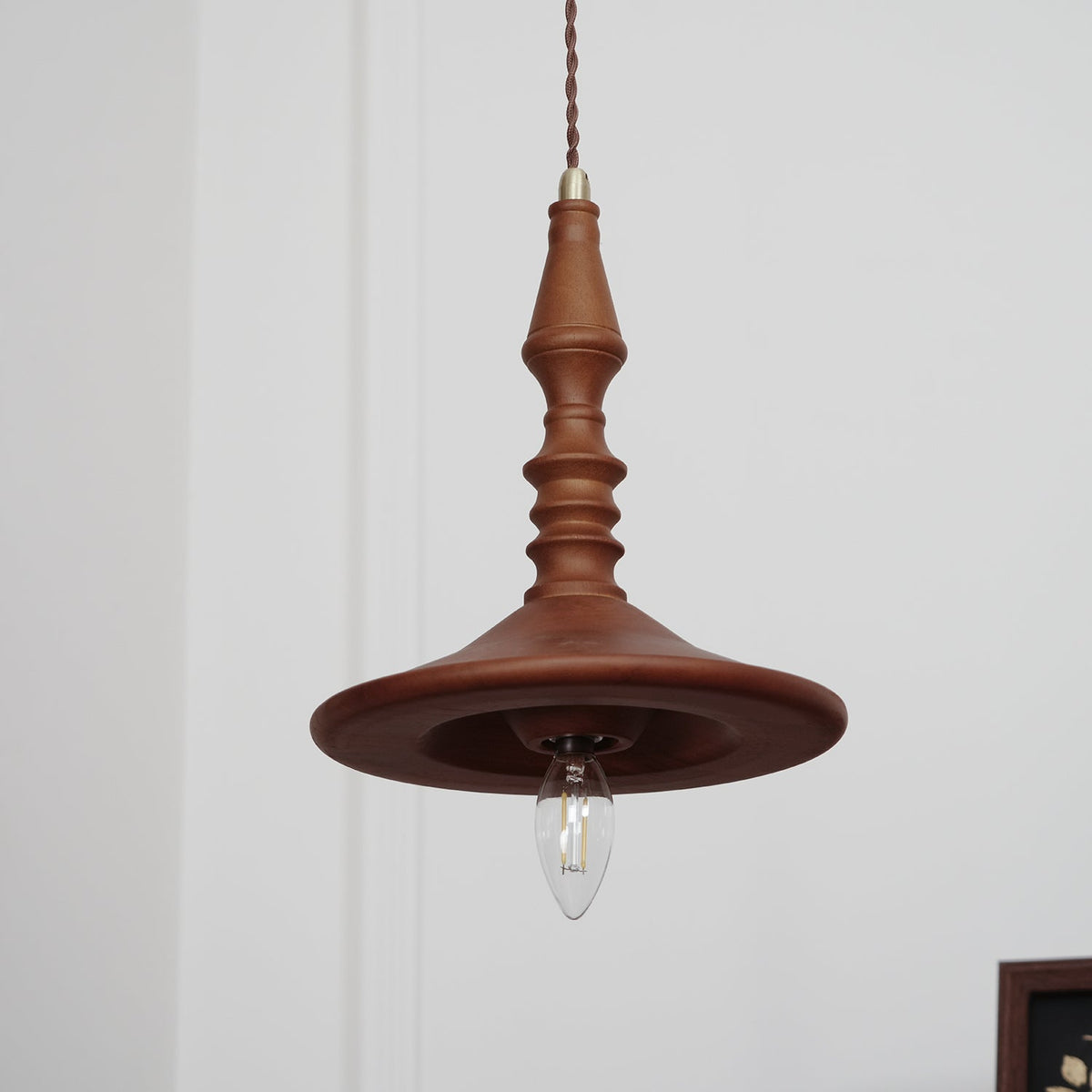 Tessira Pendelleuchte aus Holz im Industrie-Stil
