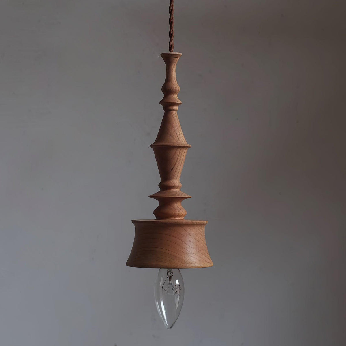 Tessira Pendelleuchte aus Holz im Industrie-Stil